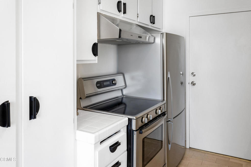 100 S Doheny Drive 1002