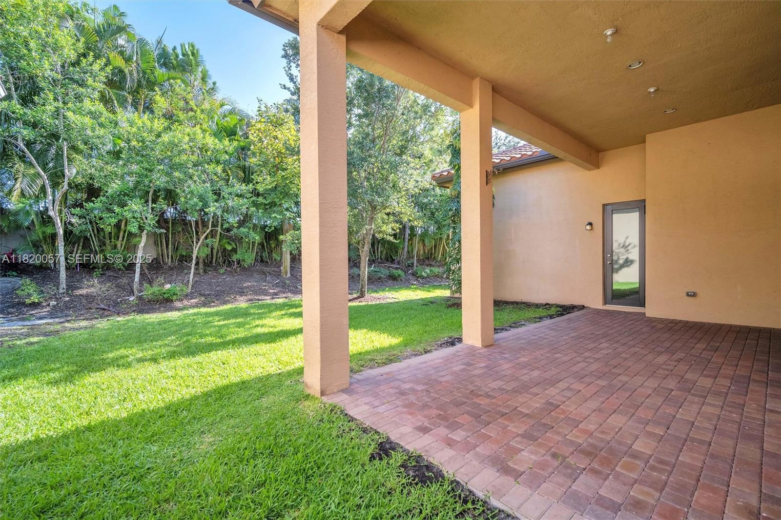 16927 Bridge Crossing Circle 0