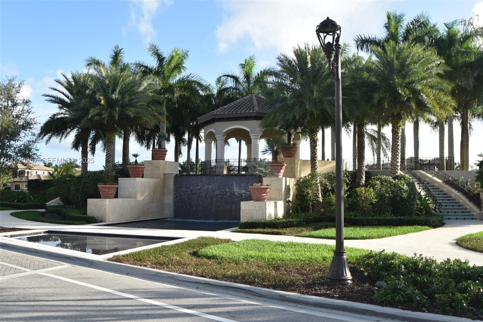 16927 Bridge Crossing Circle 0