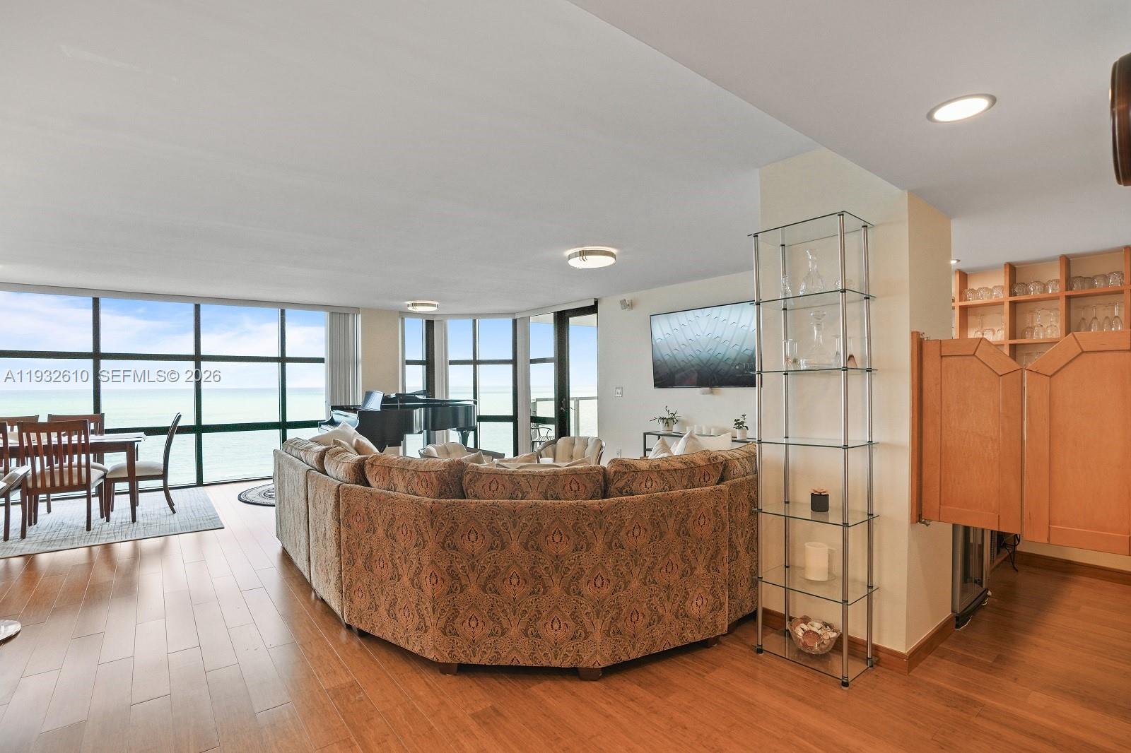 6423 Collins Avenue 1005
