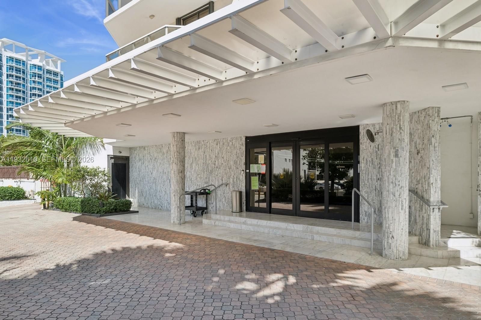 6423 Collins Avenue 1005