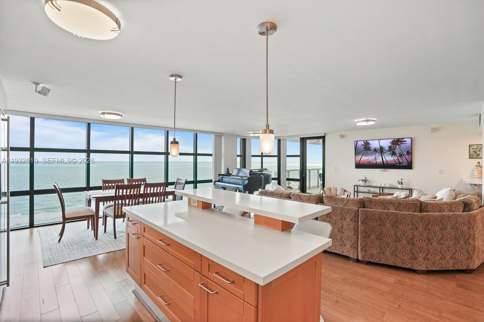 6423 Collins Avenue 1005