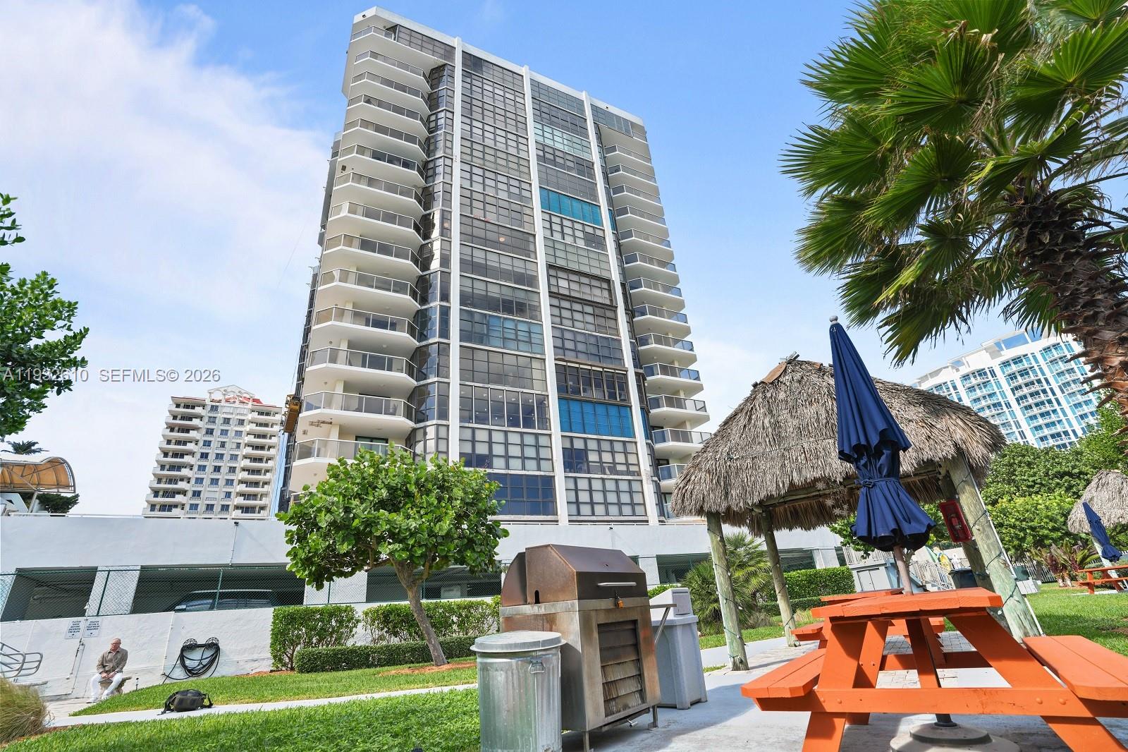 6423 Collins Avenue 1005