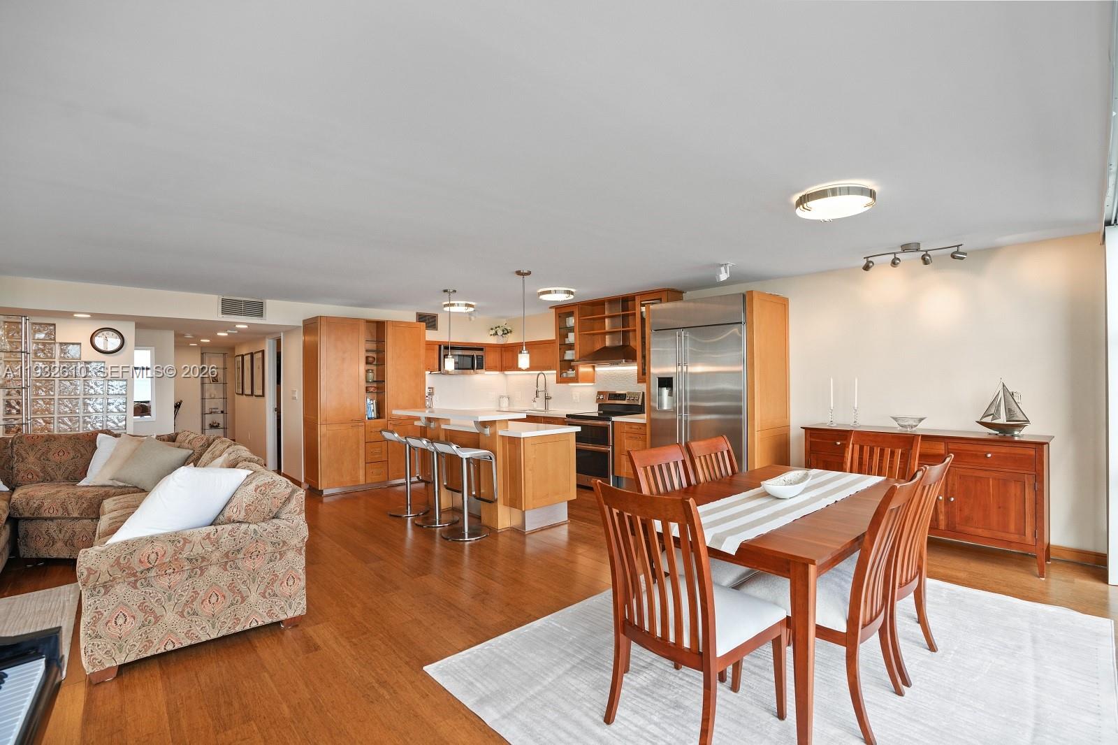 6423 Collins Avenue 1005