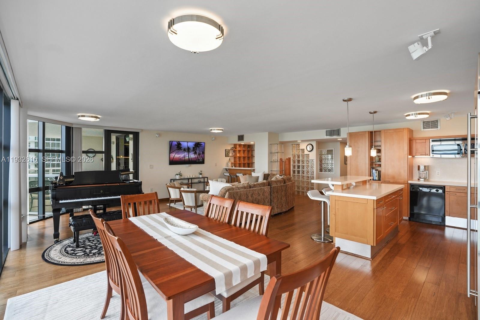 6423 Collins Avenue 1005