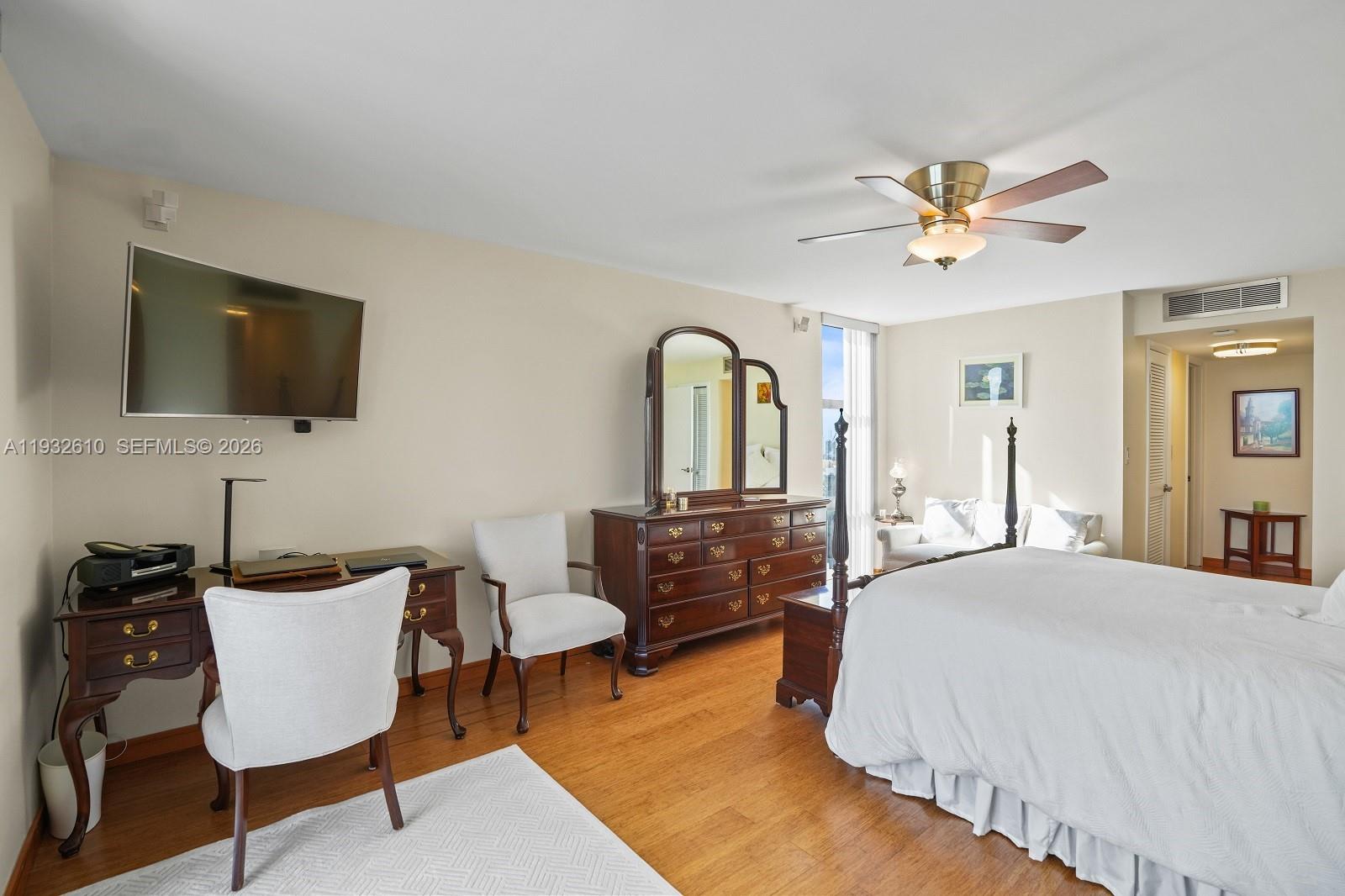 6423 Collins Avenue 1005