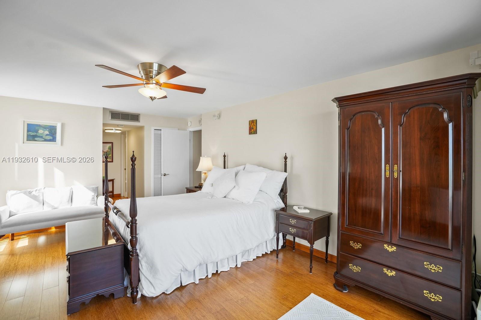 6423 Collins Avenue 1005