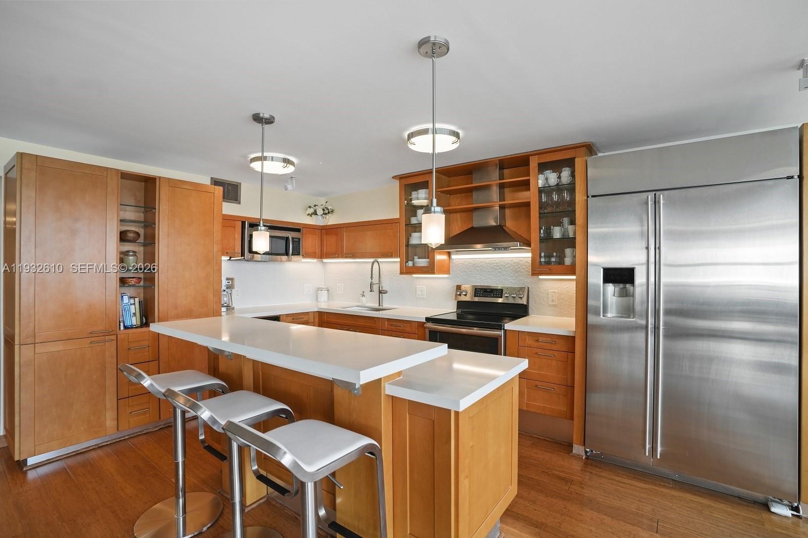 6423 Collins Avenue 1005