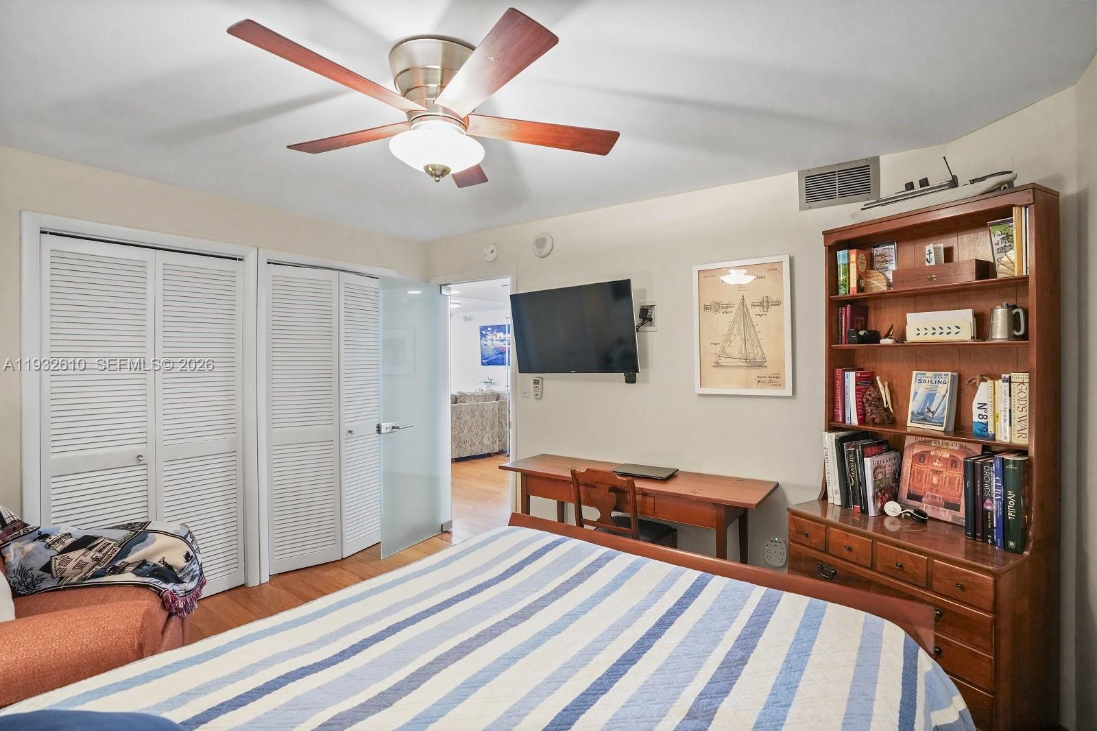 6423 Collins Avenue 1005