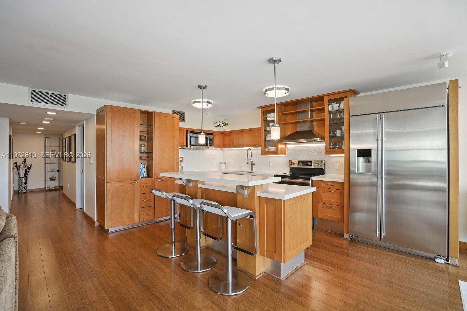 6423 Collins Avenue 1005
