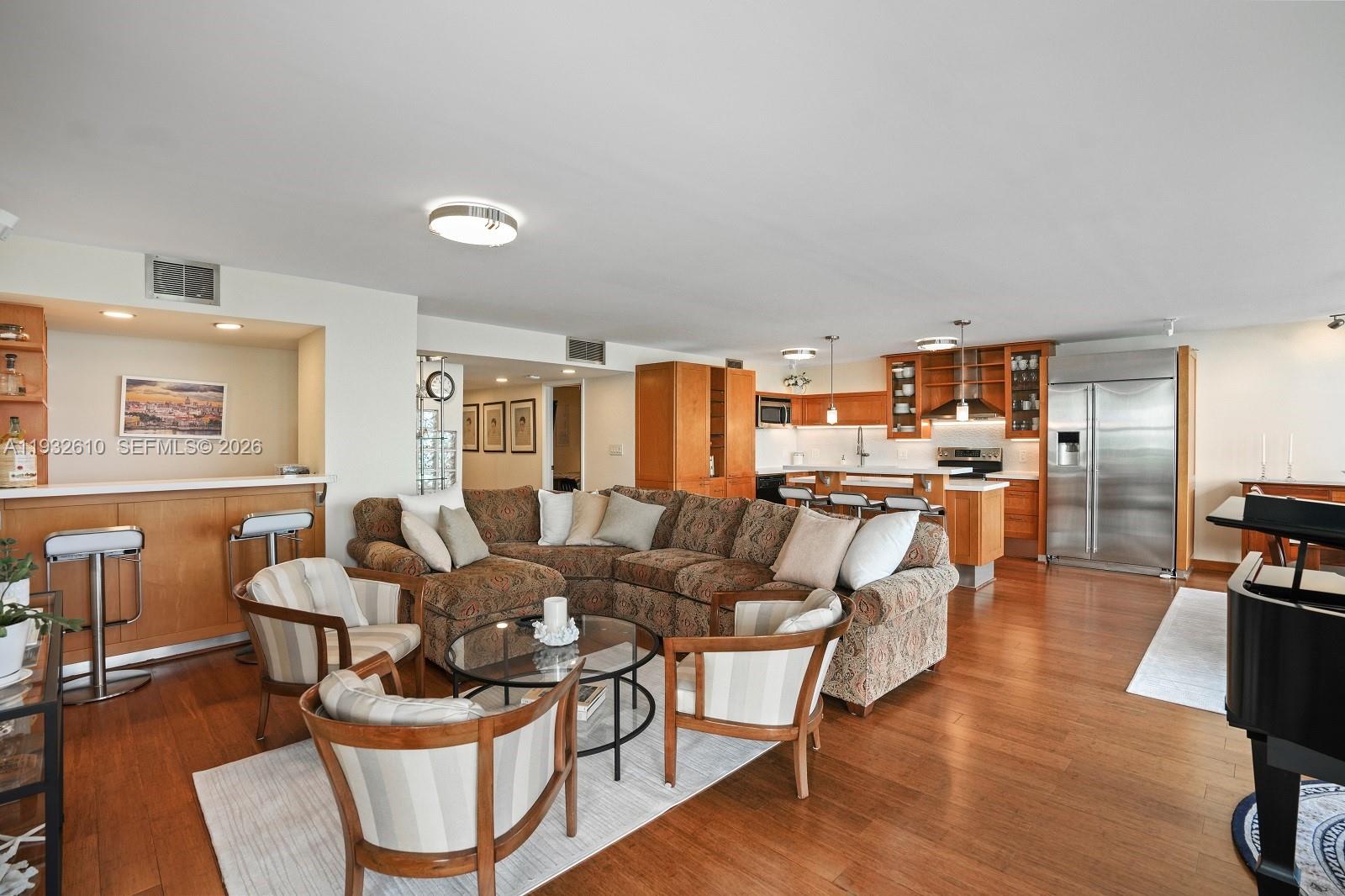 6423 Collins Avenue 1005