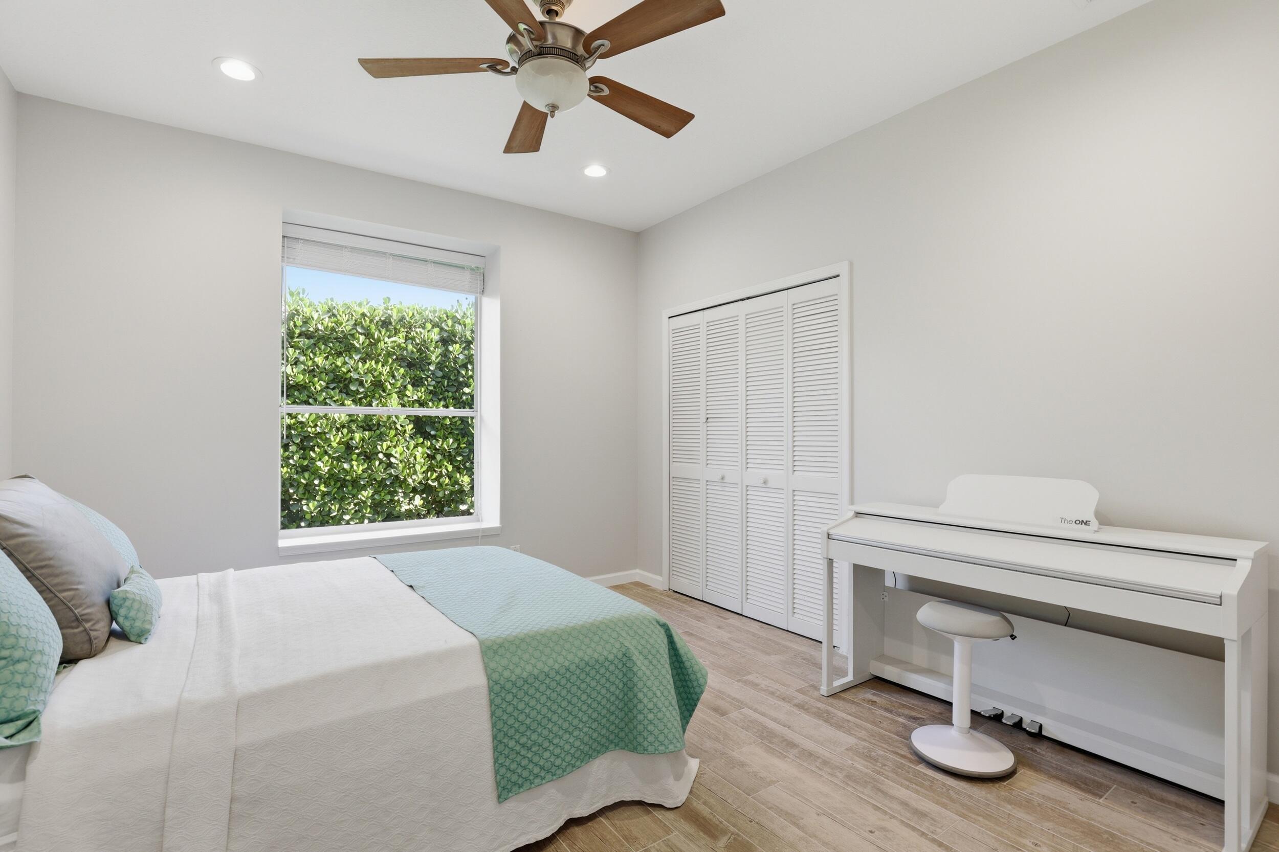 4445 NW 28th Way