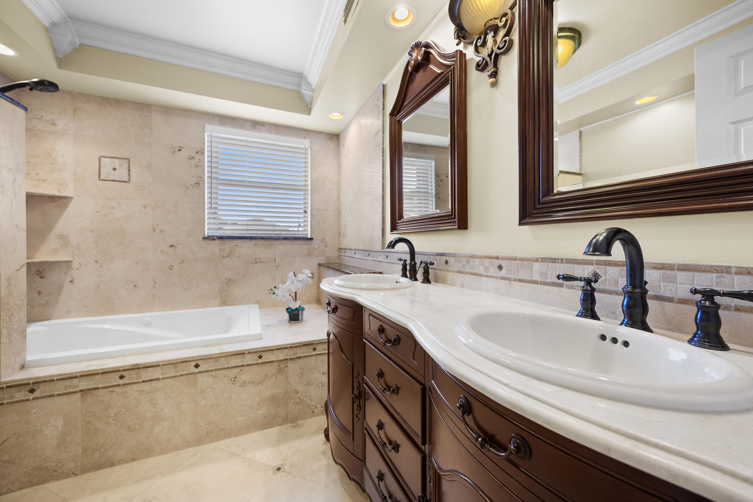 5597 Descartes Circle