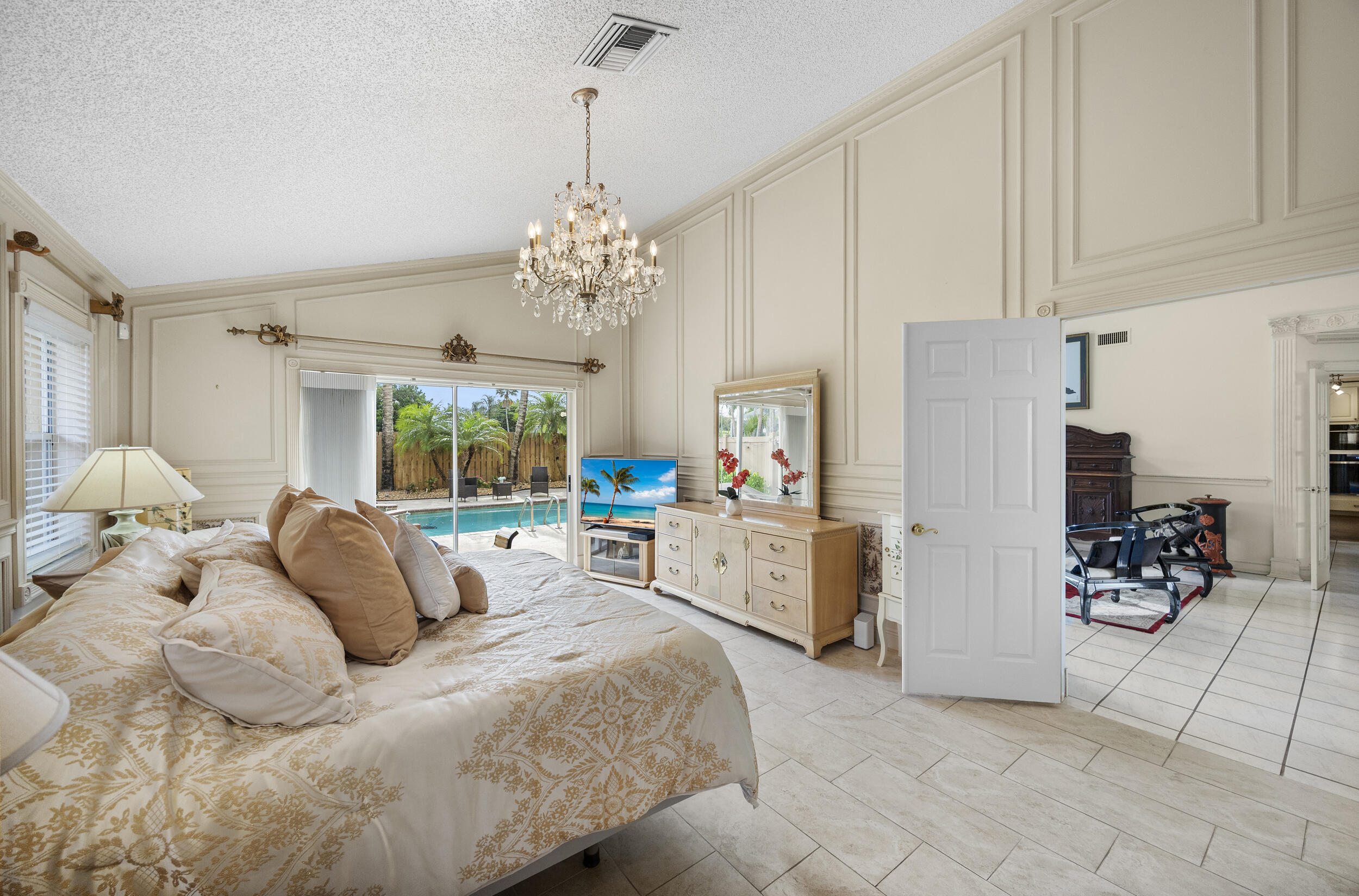 5597 Descartes Circle