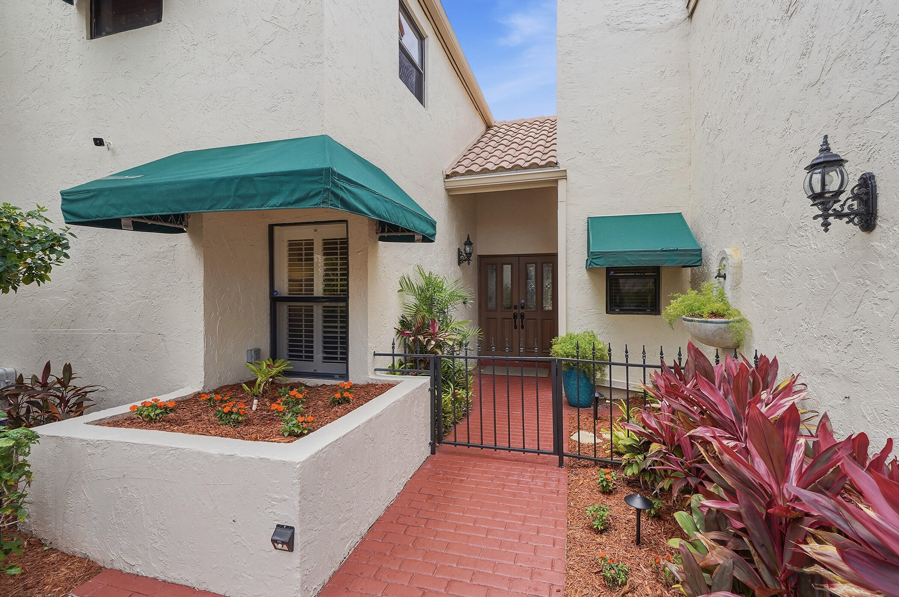 6533 Las Flores Drive