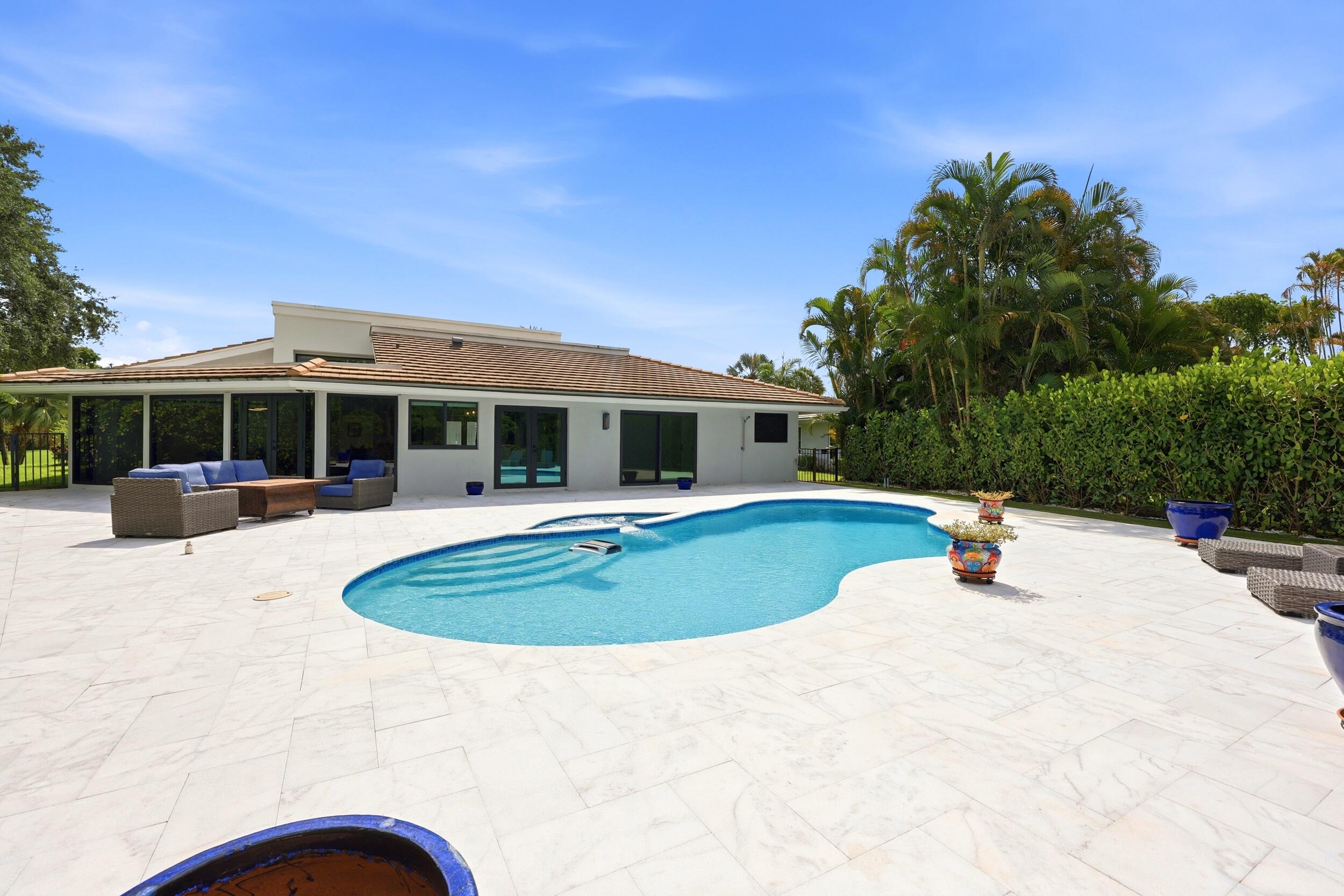 624 W Lakewoode Circle W