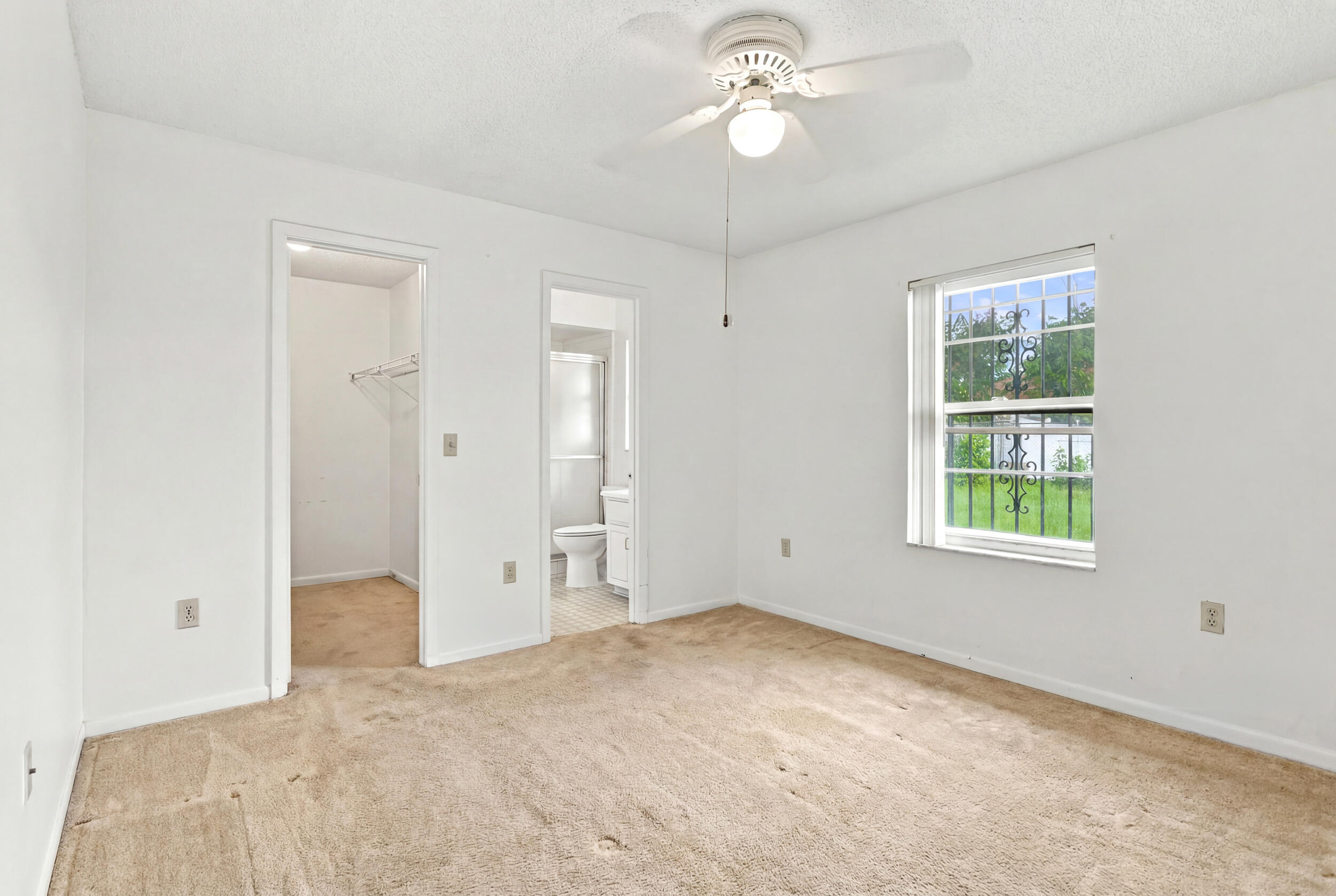 2737 Myakka Drive
