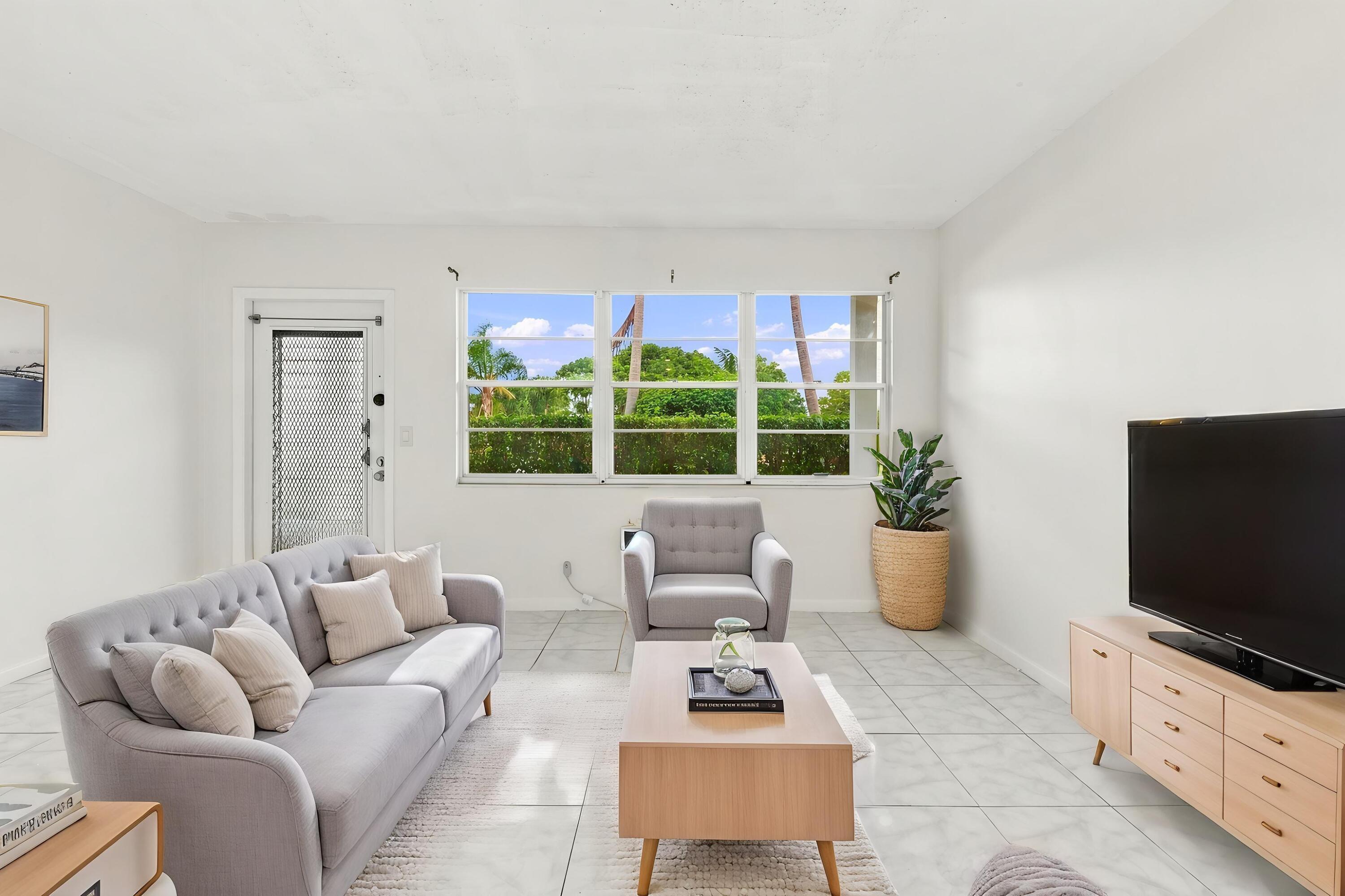 310 OAKRIDGE R Court 310
