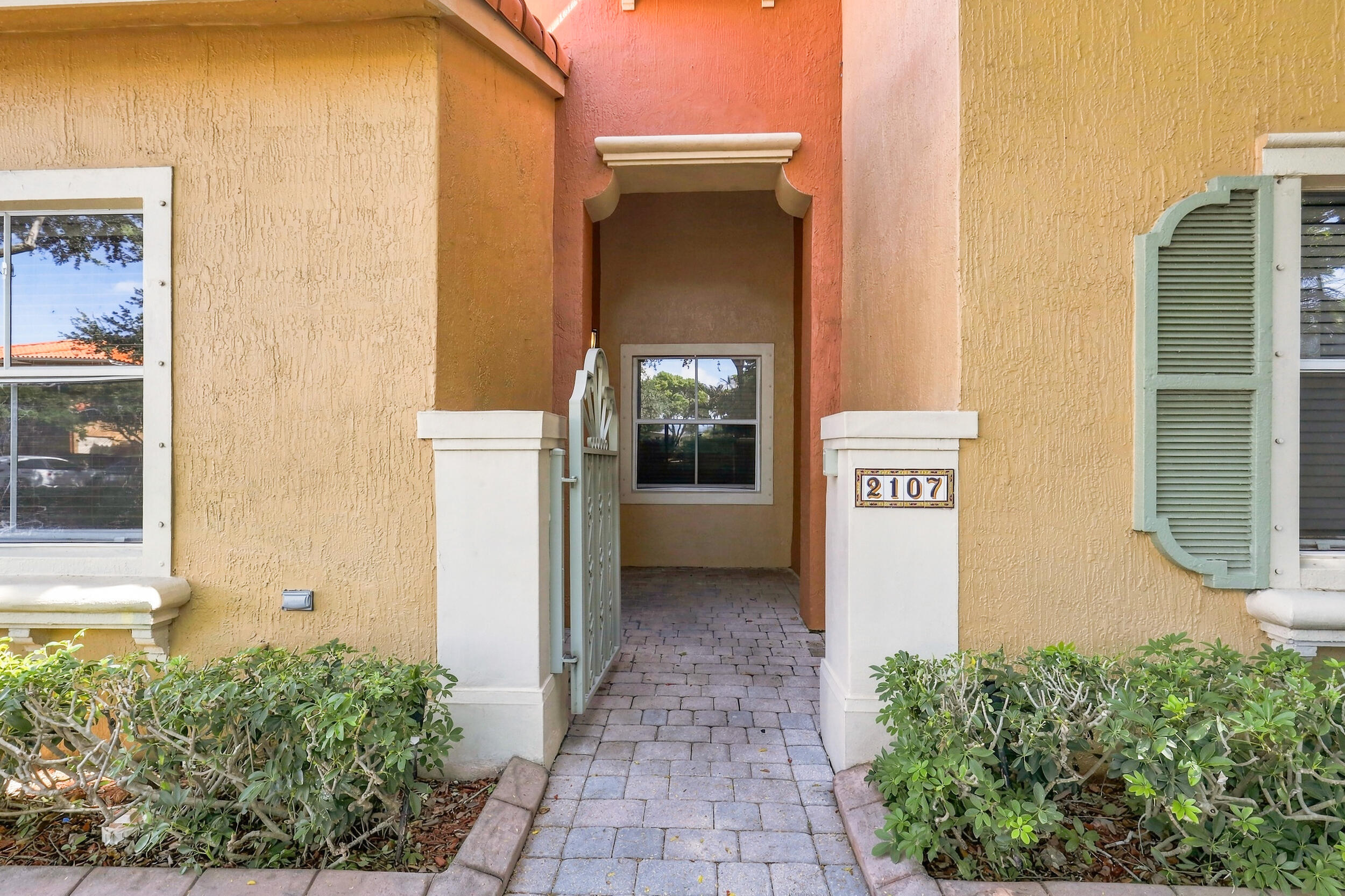 2107 Anchor Court 2104