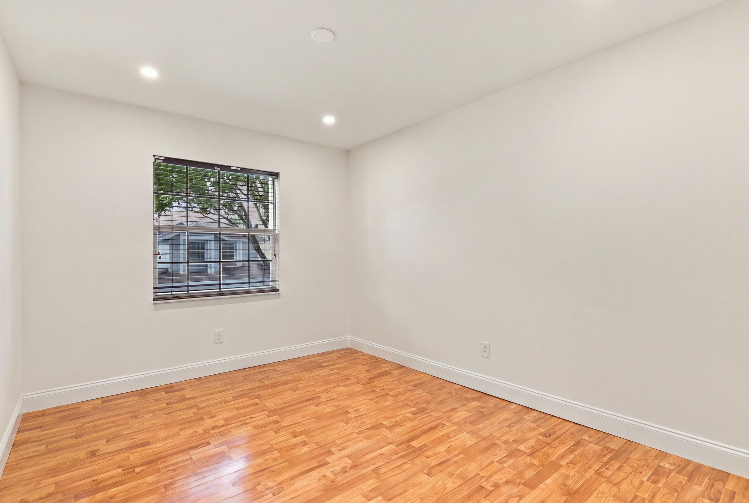 5406 214th Court S