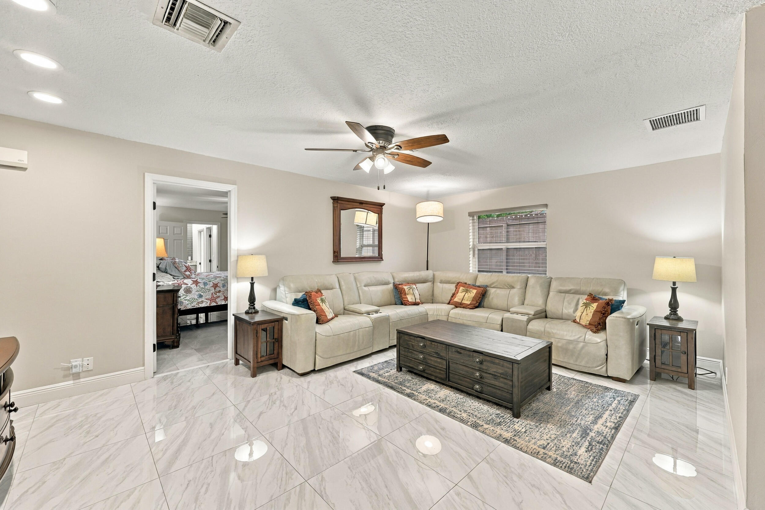 3590 Lakeview Drive