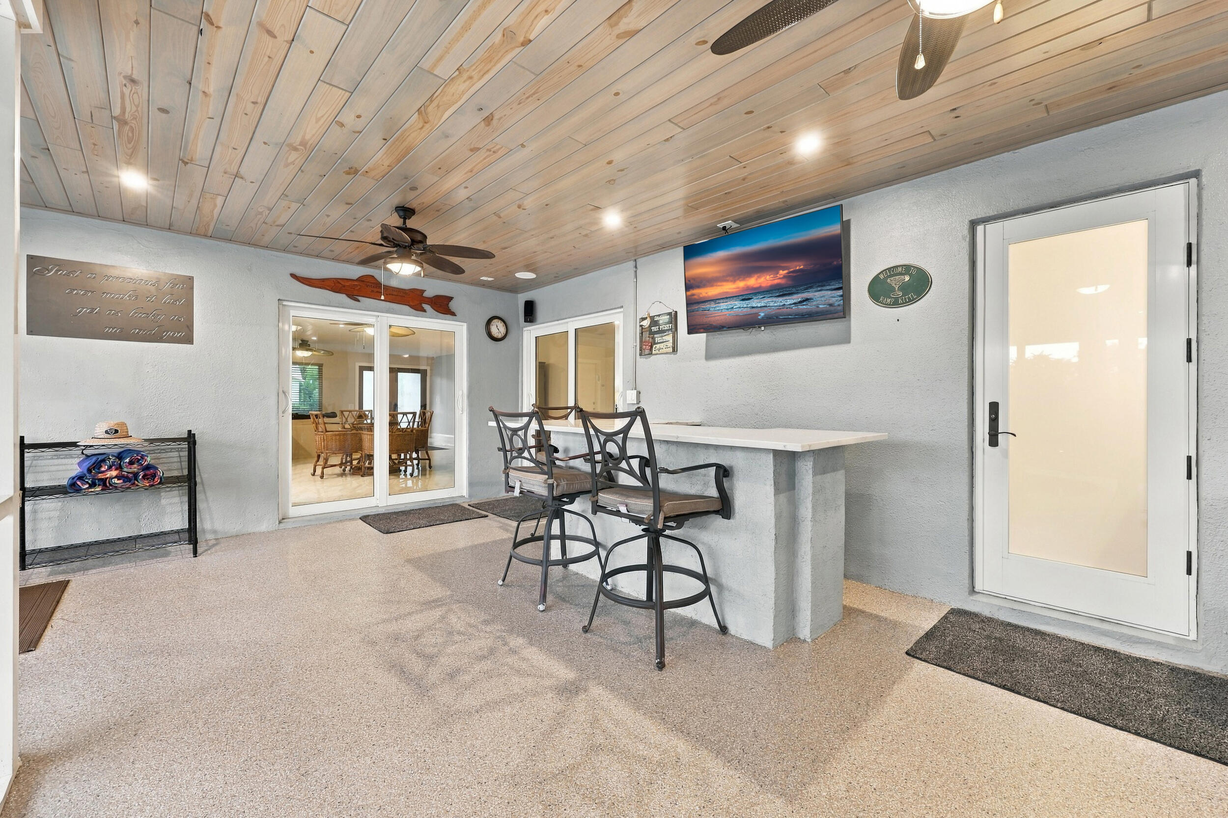 3590 Lakeview Drive
