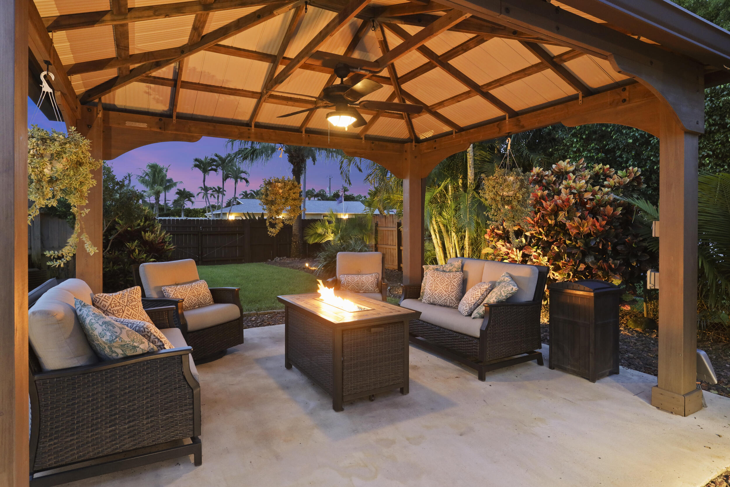 3590 Lakeview Drive