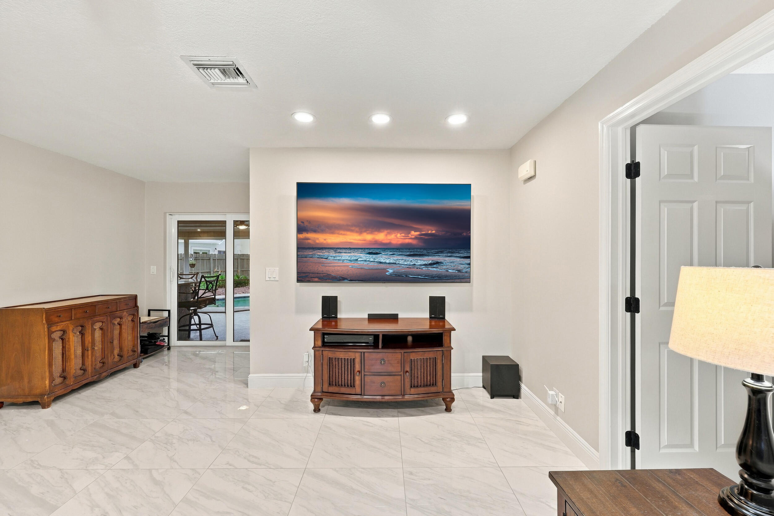 3590 Lakeview Drive