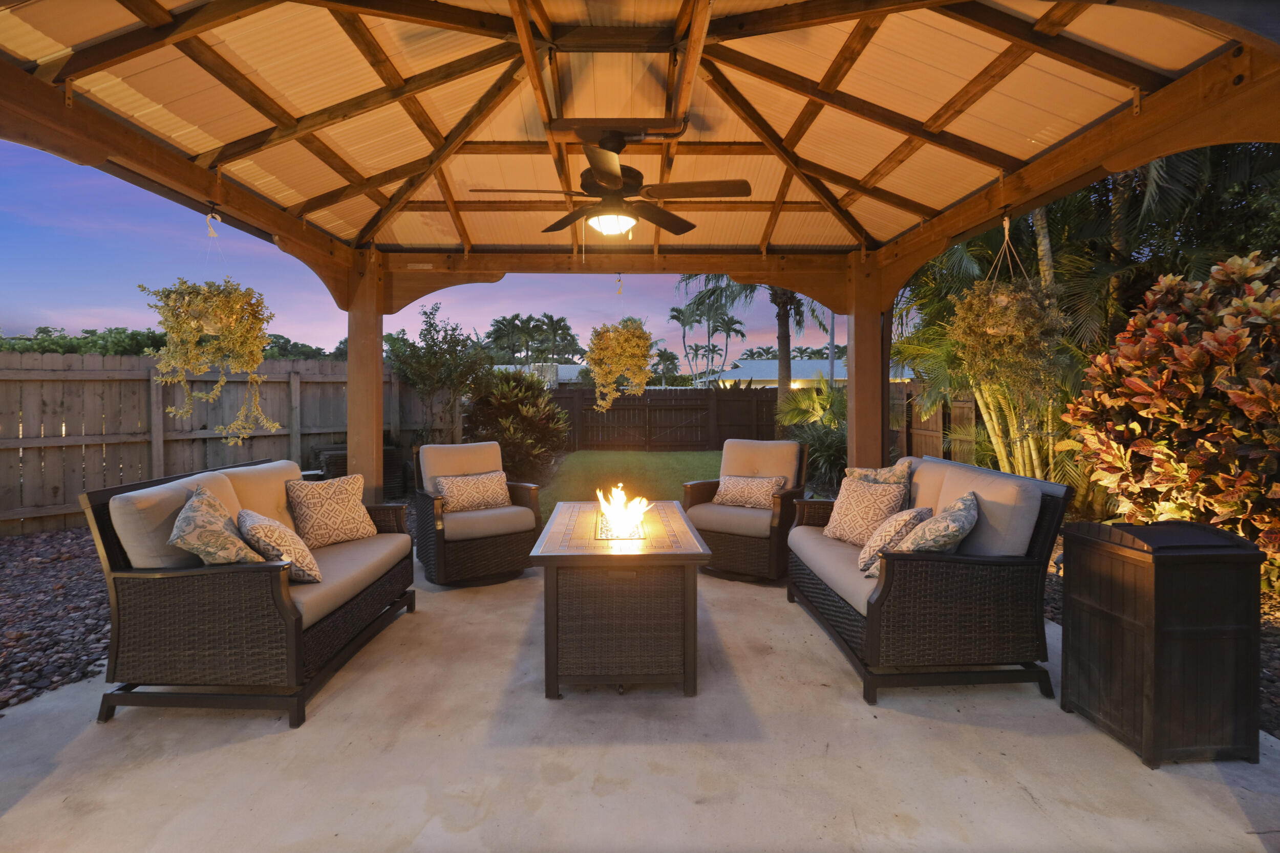 3590 Lakeview Drive
