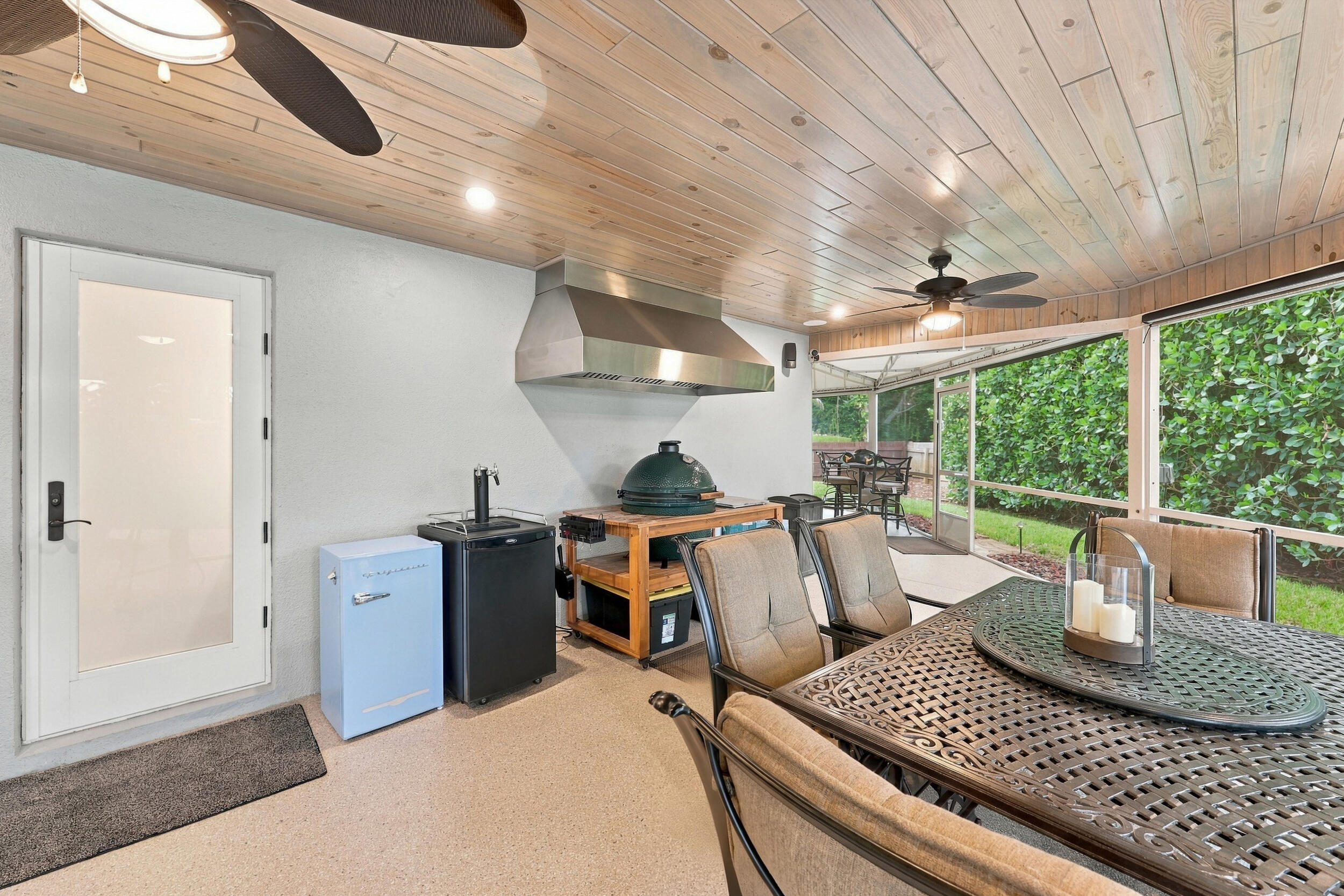 3590 Lakeview Drive