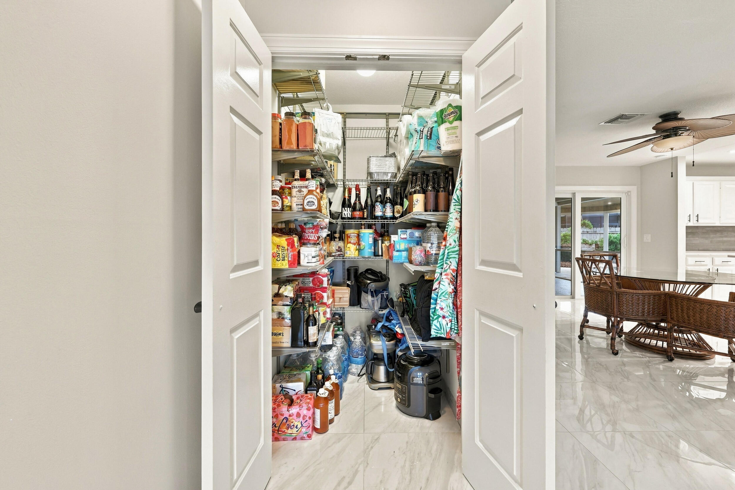 3590 Lakeview Drive