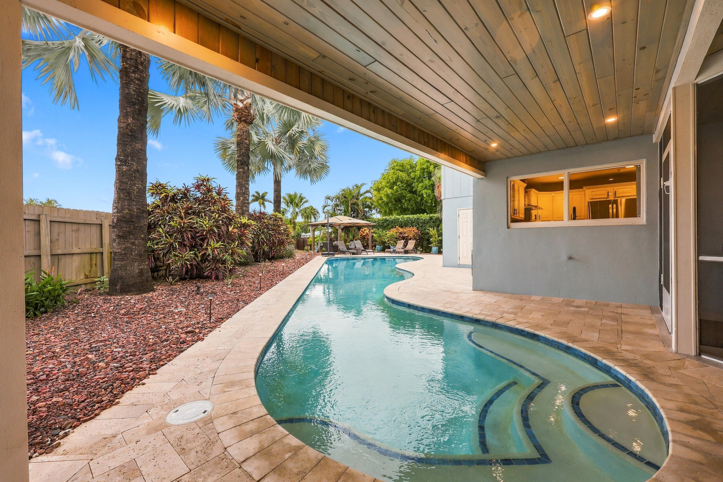 3590 Lakeview Drive