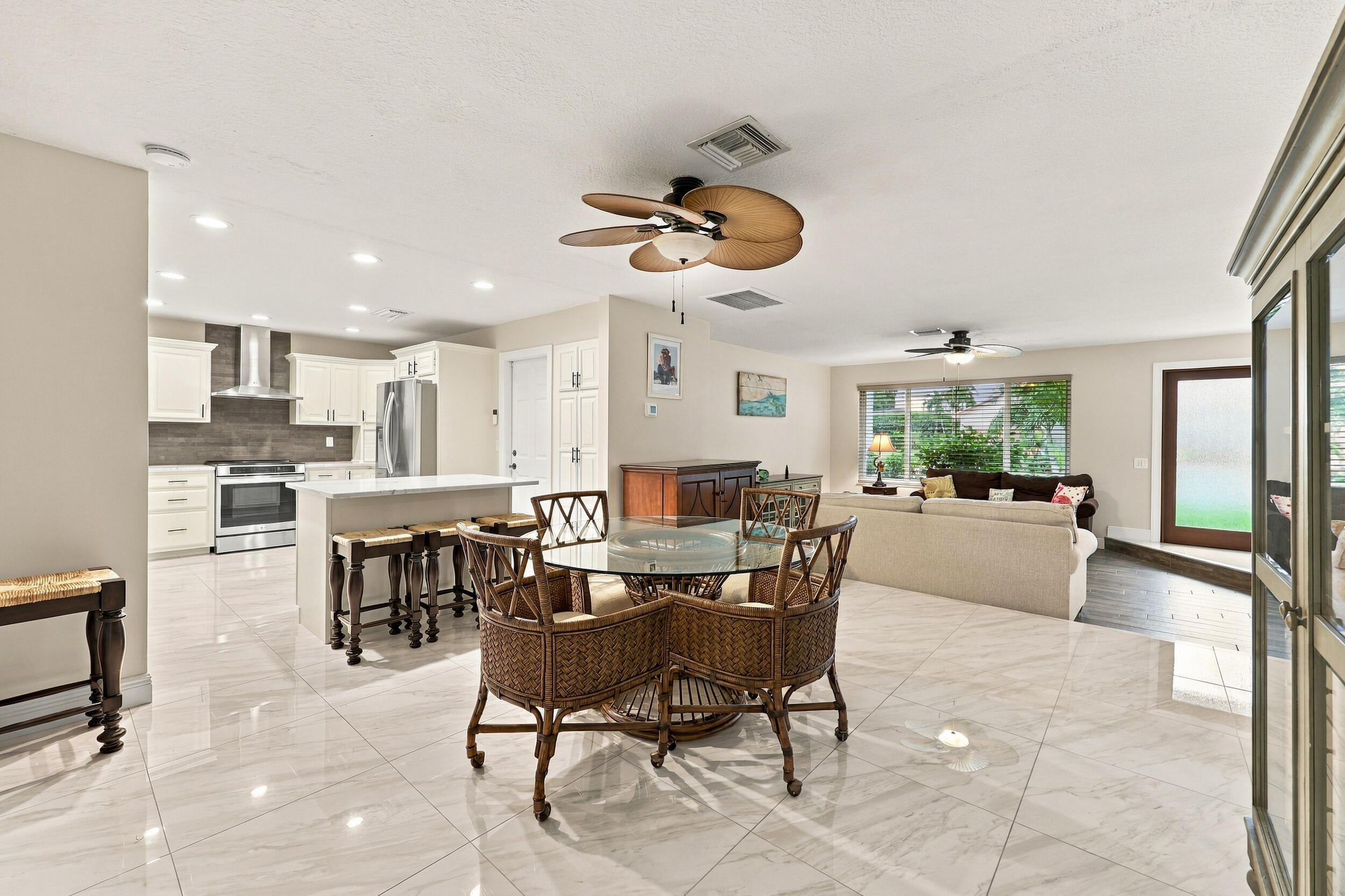 3590 Lakeview Drive