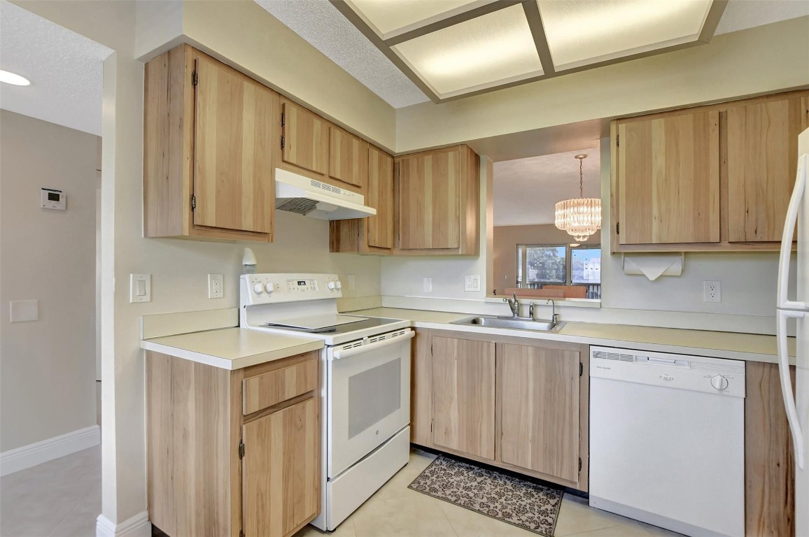 14310 Strathmore Ln 303