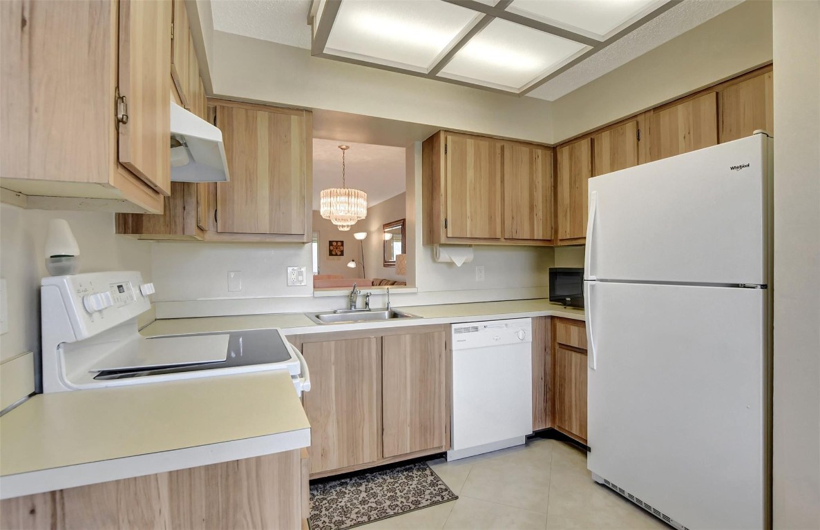 14310 Strathmore Ln 303