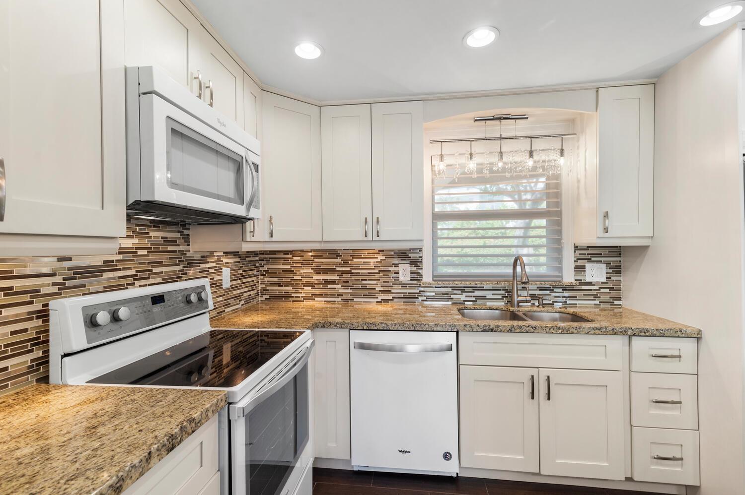 701 NE Harbour Terrace 1010