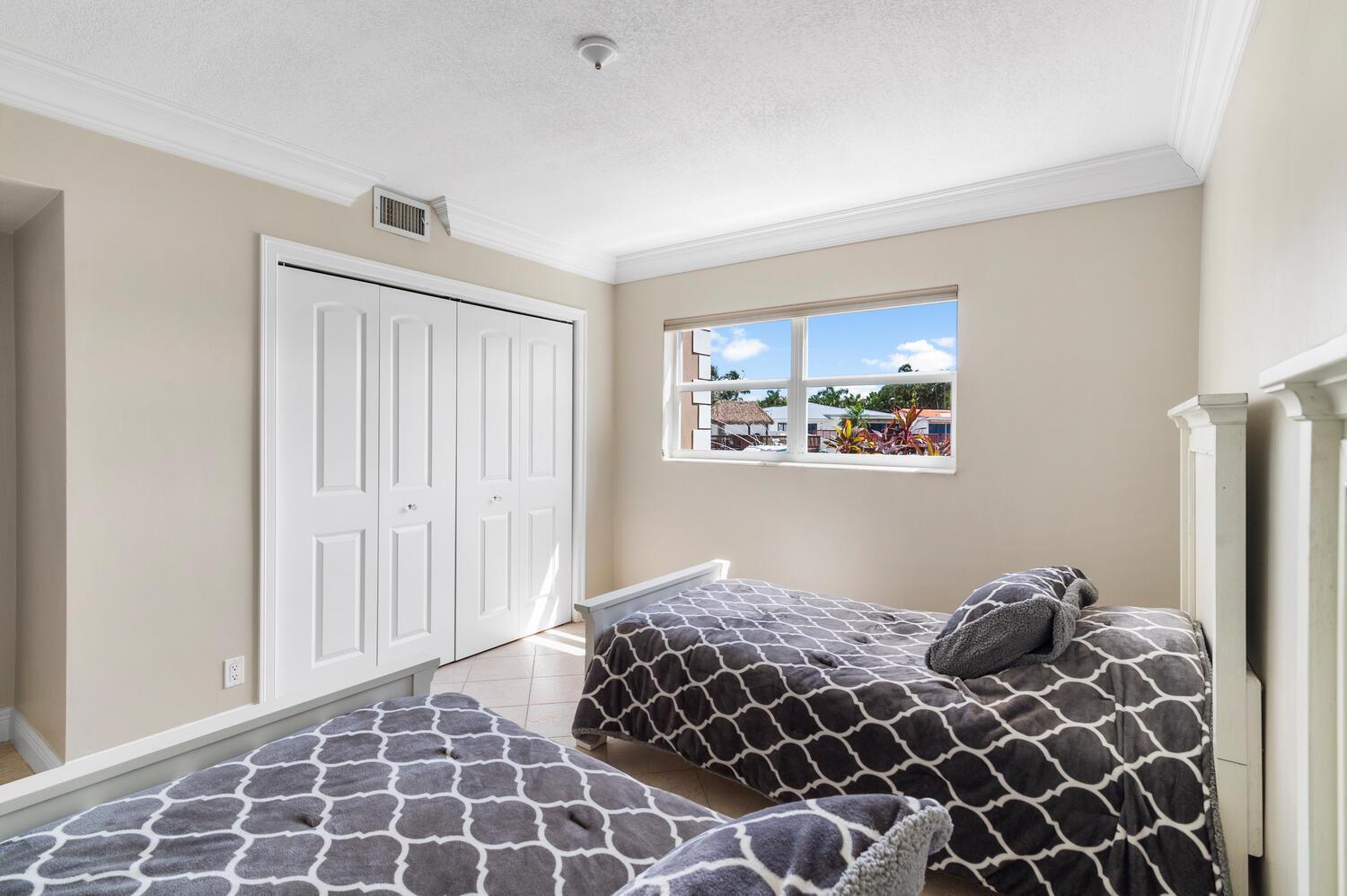 701 NE Harbour Terrace 1010