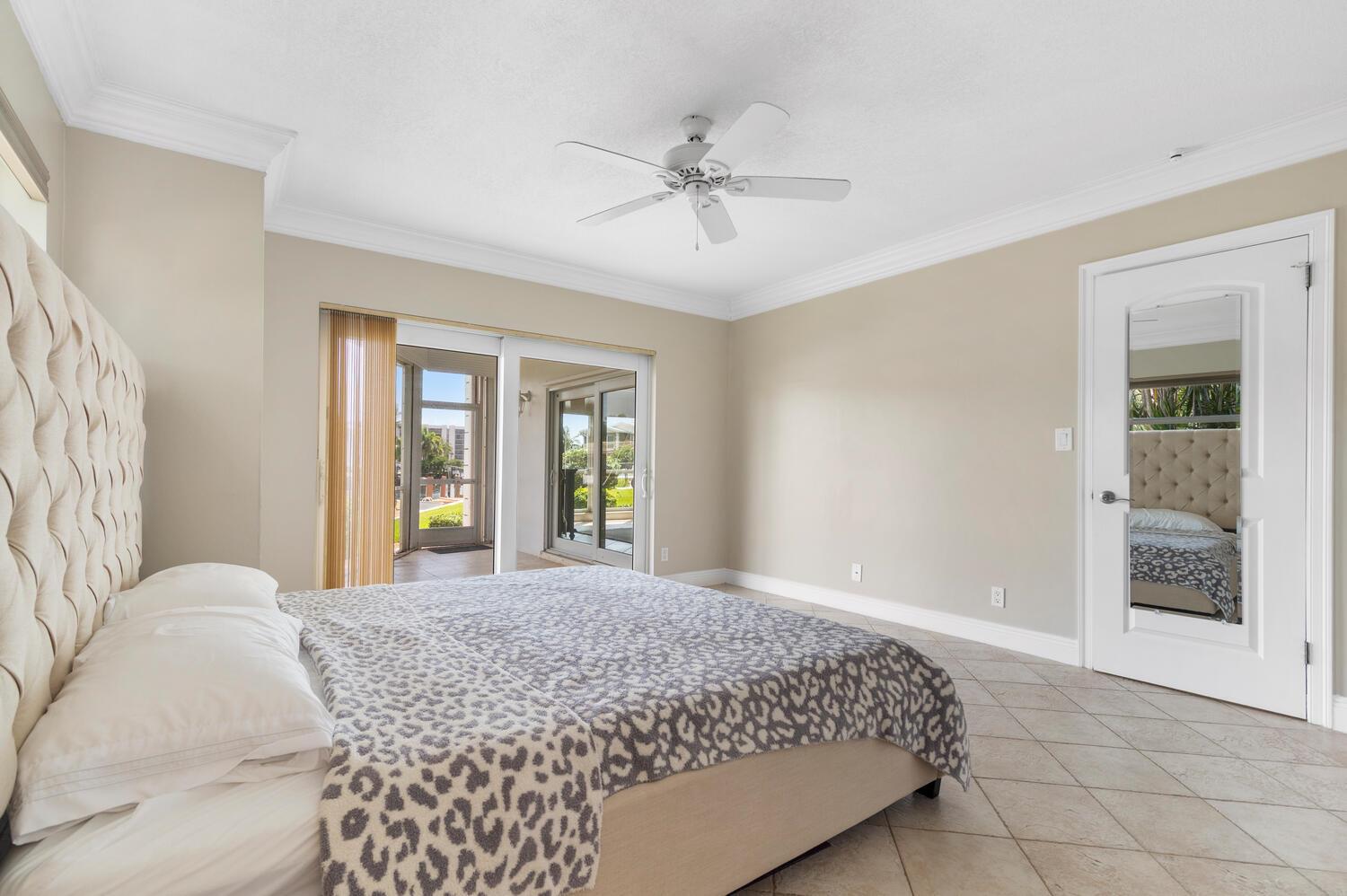 701 NE Harbour Terrace 1010