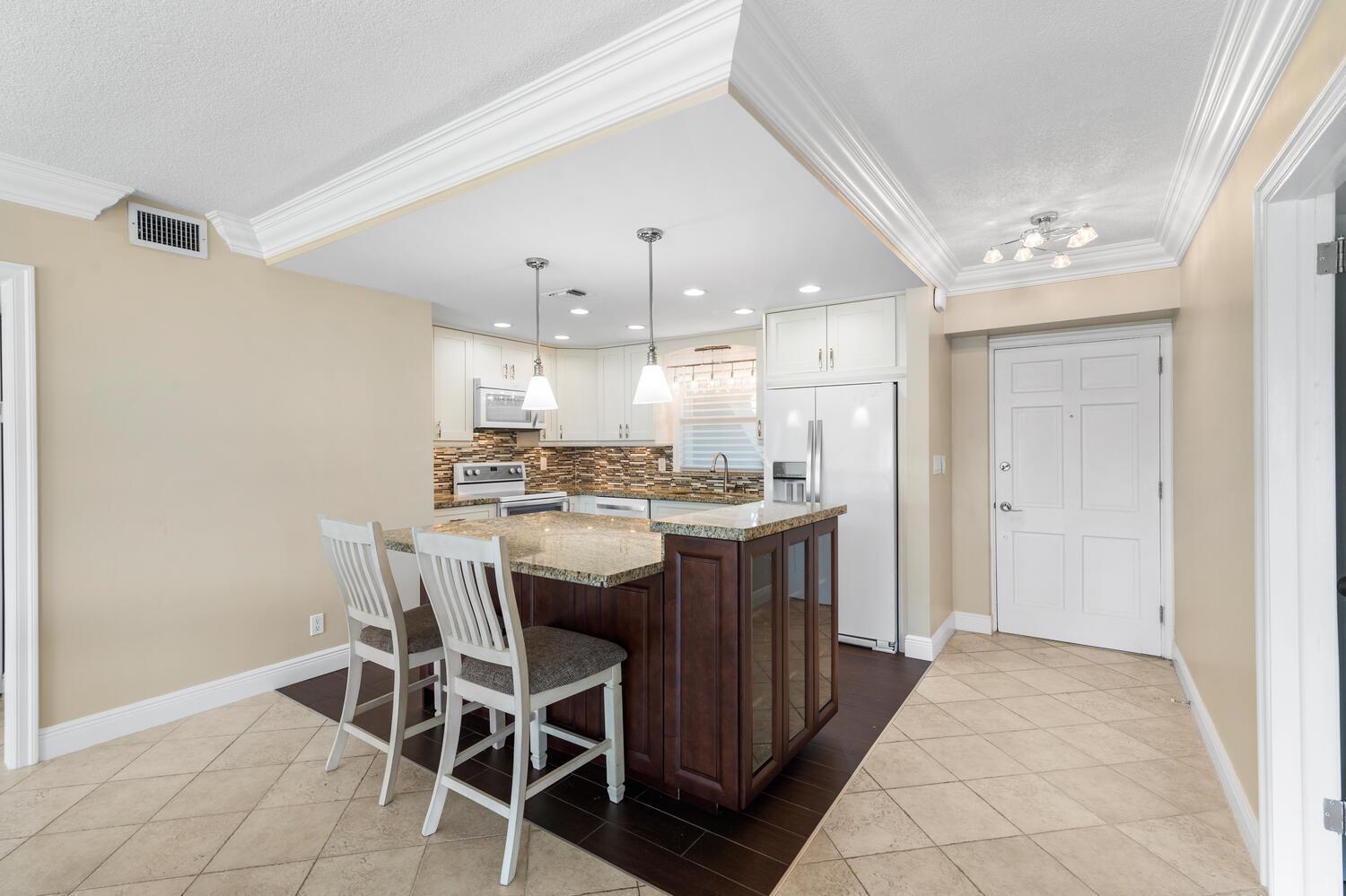 701 NE Harbour Terrace 1010