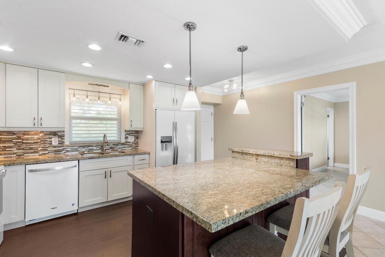 701 NE Harbour Terrace 1010