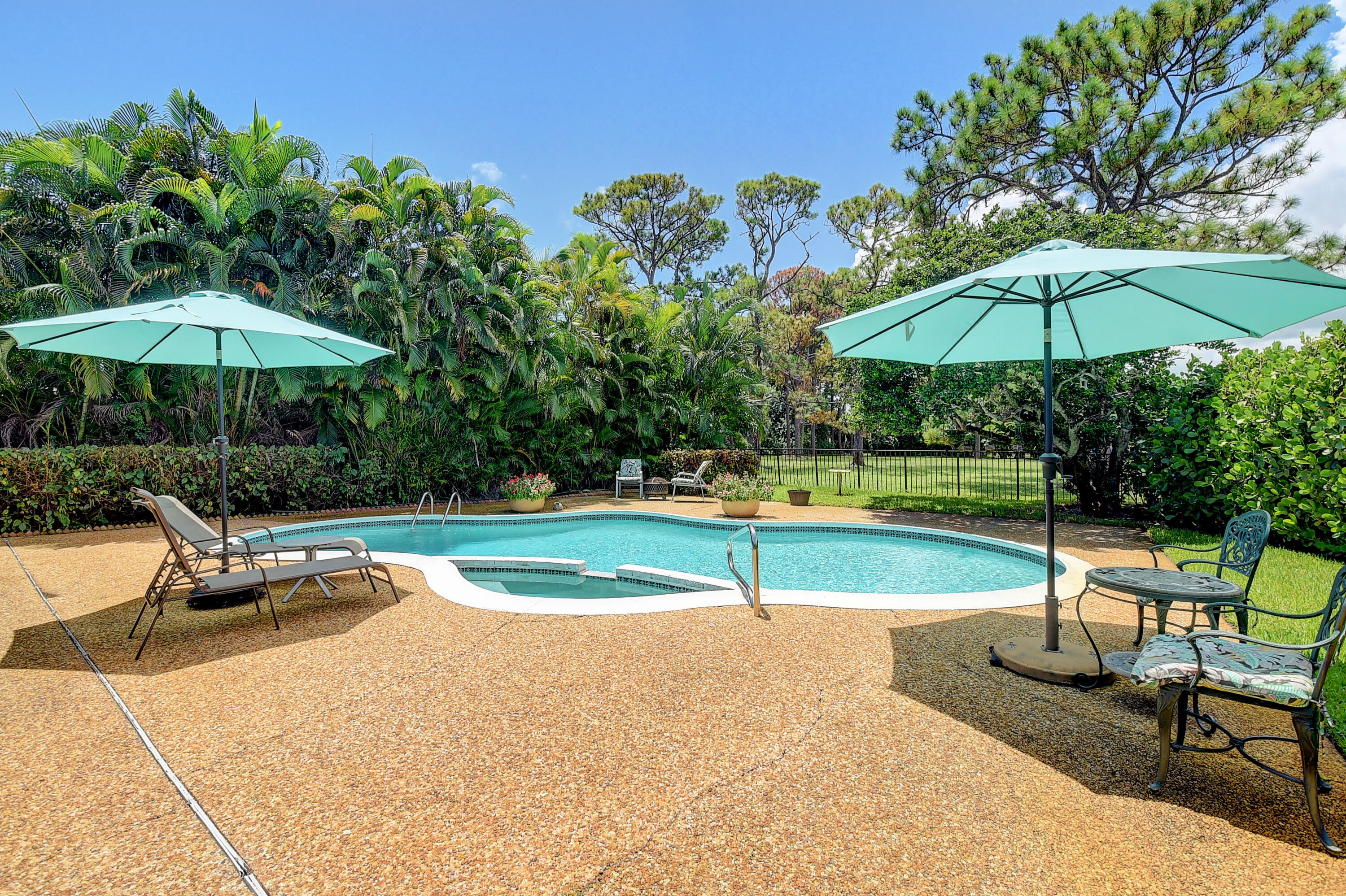 624 W Lakewoode Circle