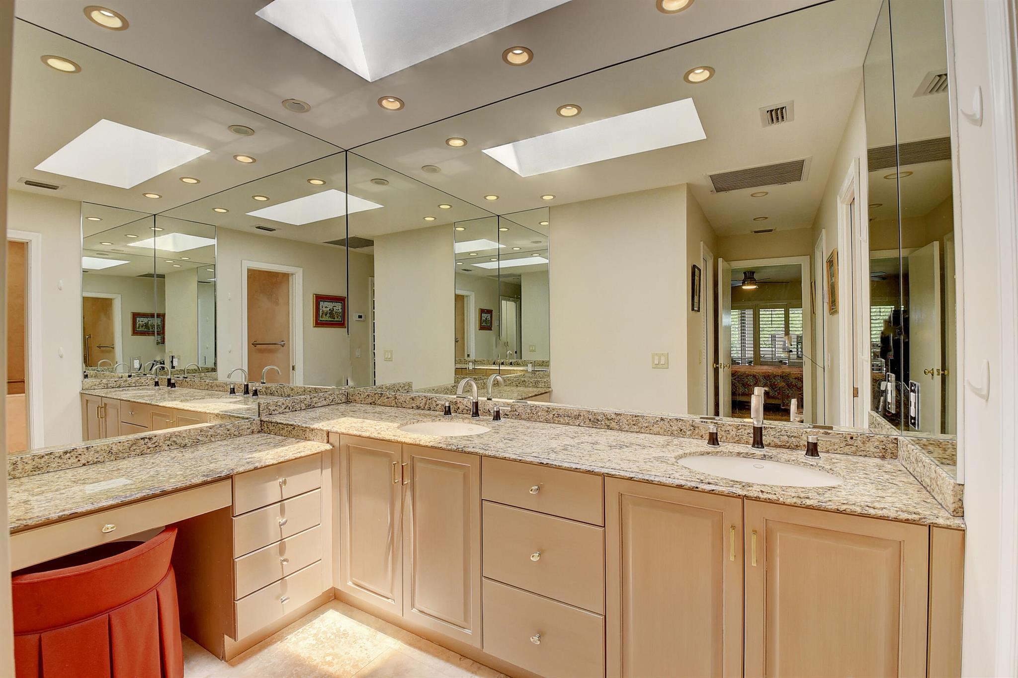 624 W Lakewoode Circle