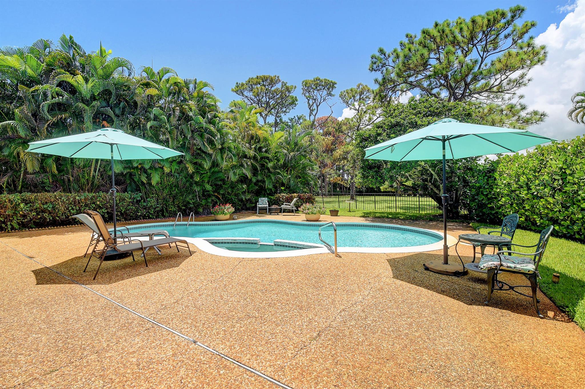 624 W Lakewoode Circle