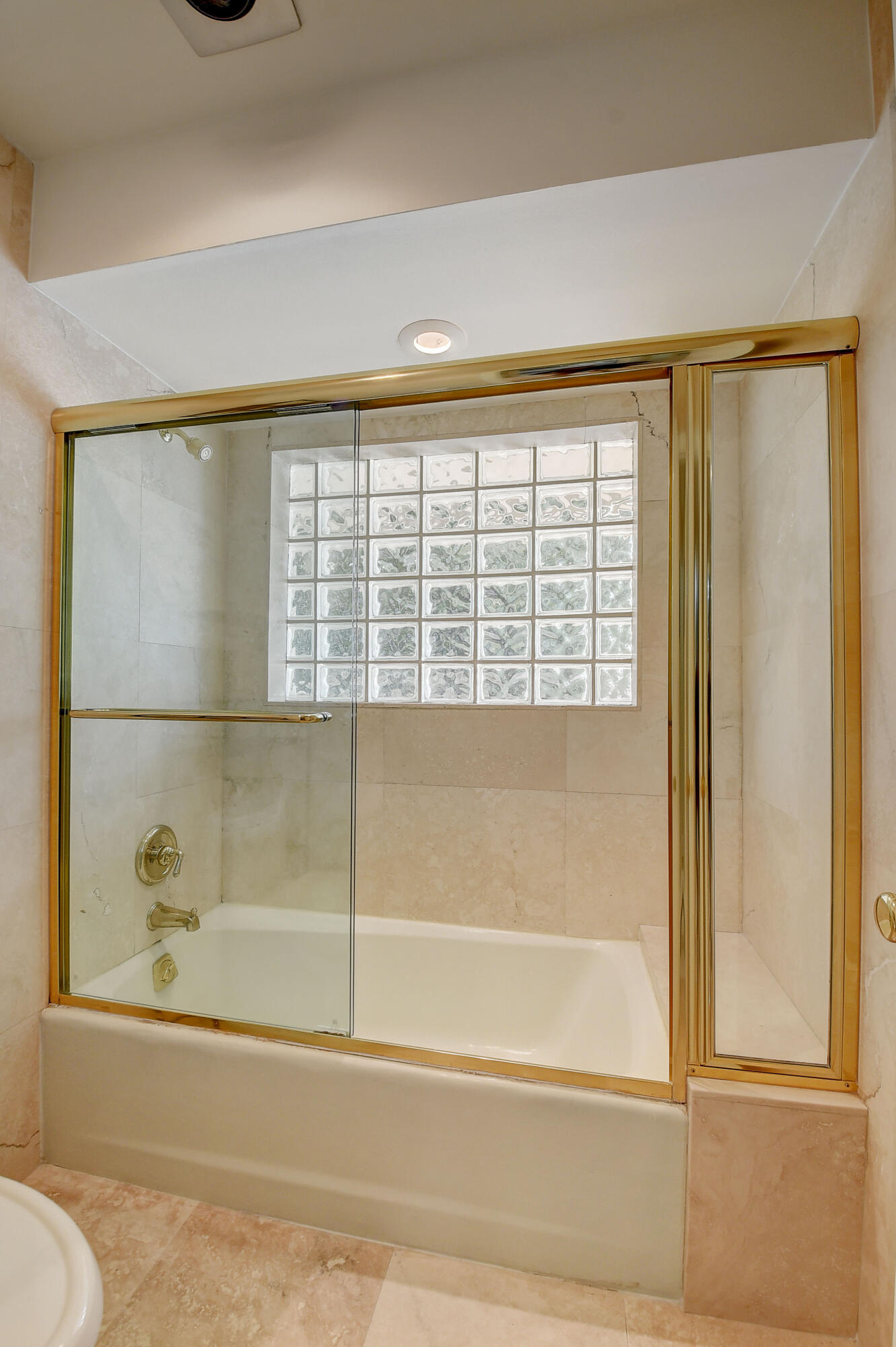 624 W Lakewoode Circle