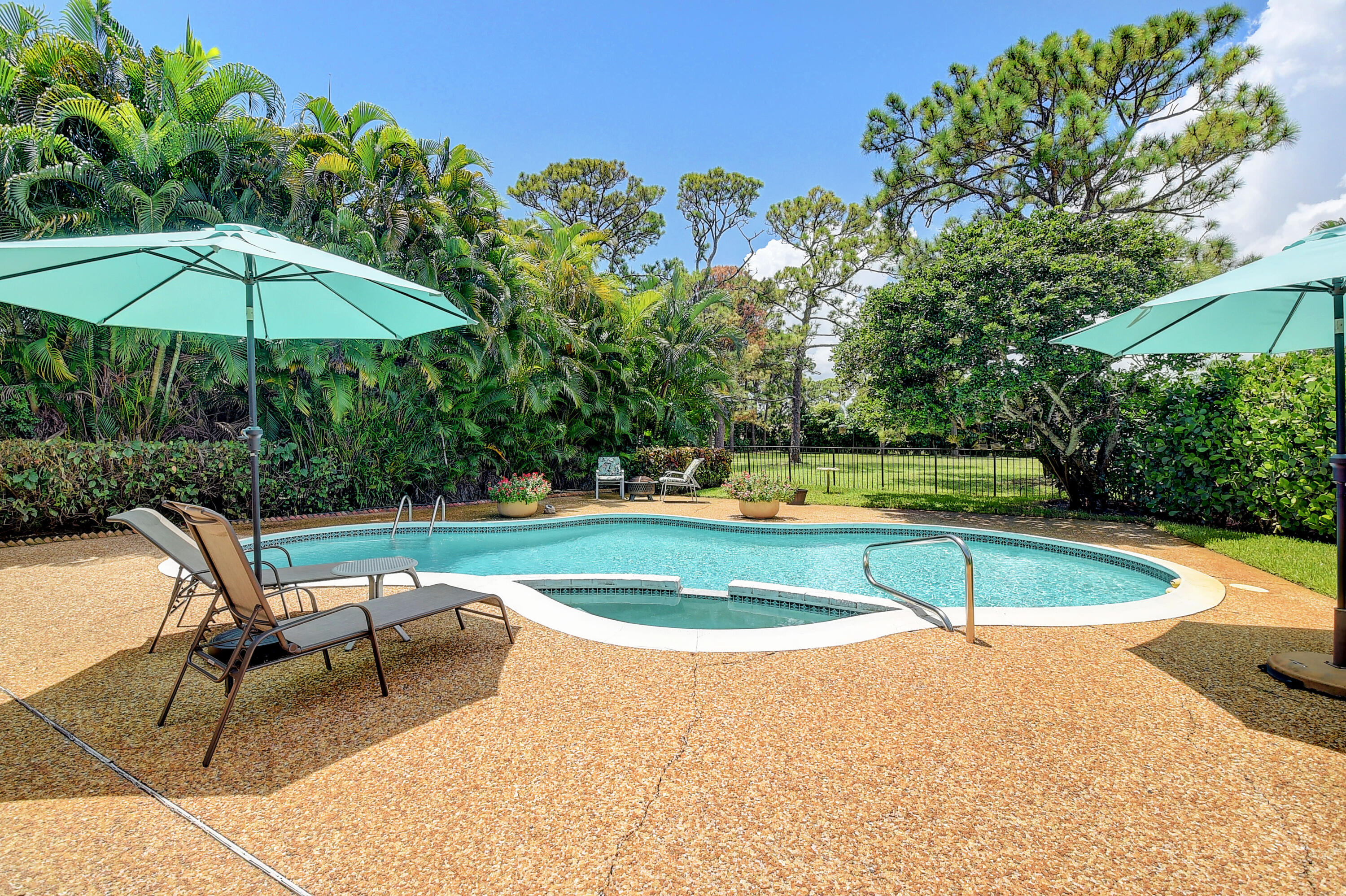 624 W Lakewoode Circle