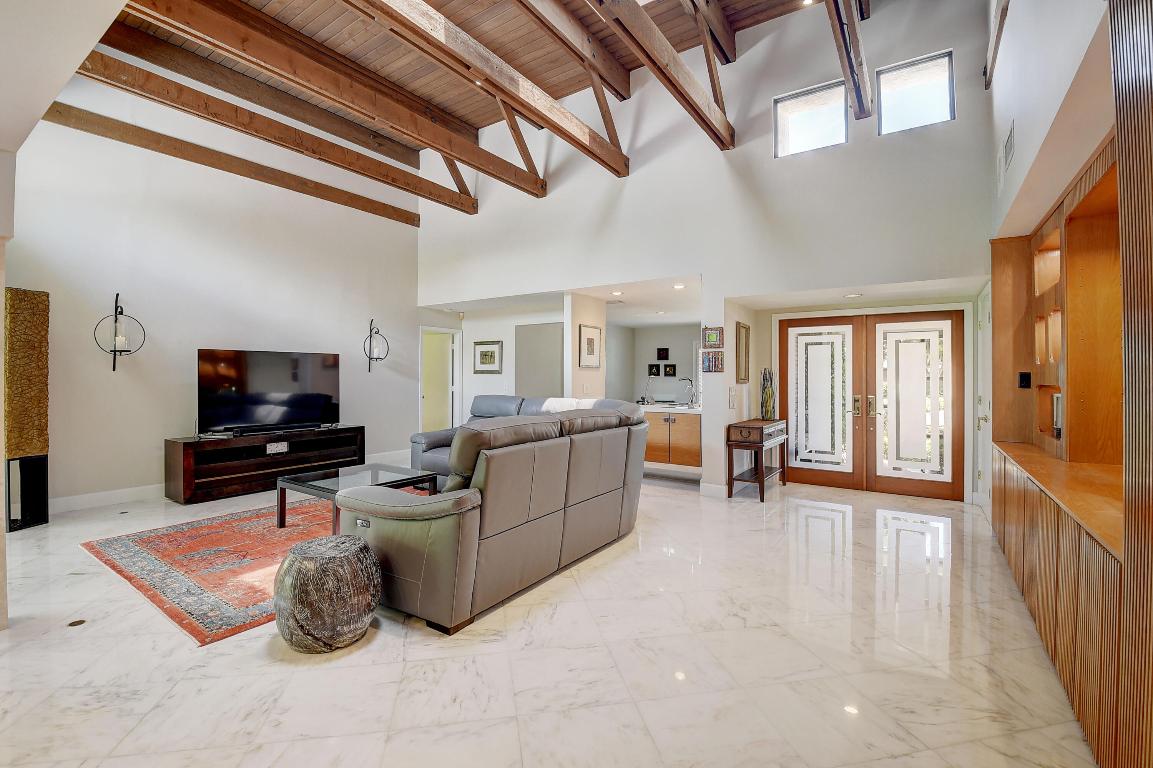 624 W Lakewoode Circle