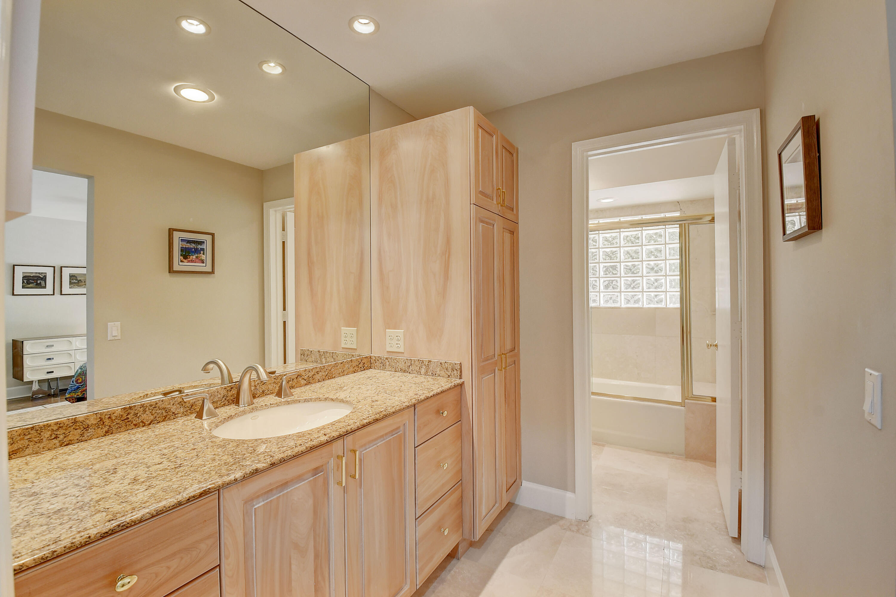 624 W Lakewoode Circle