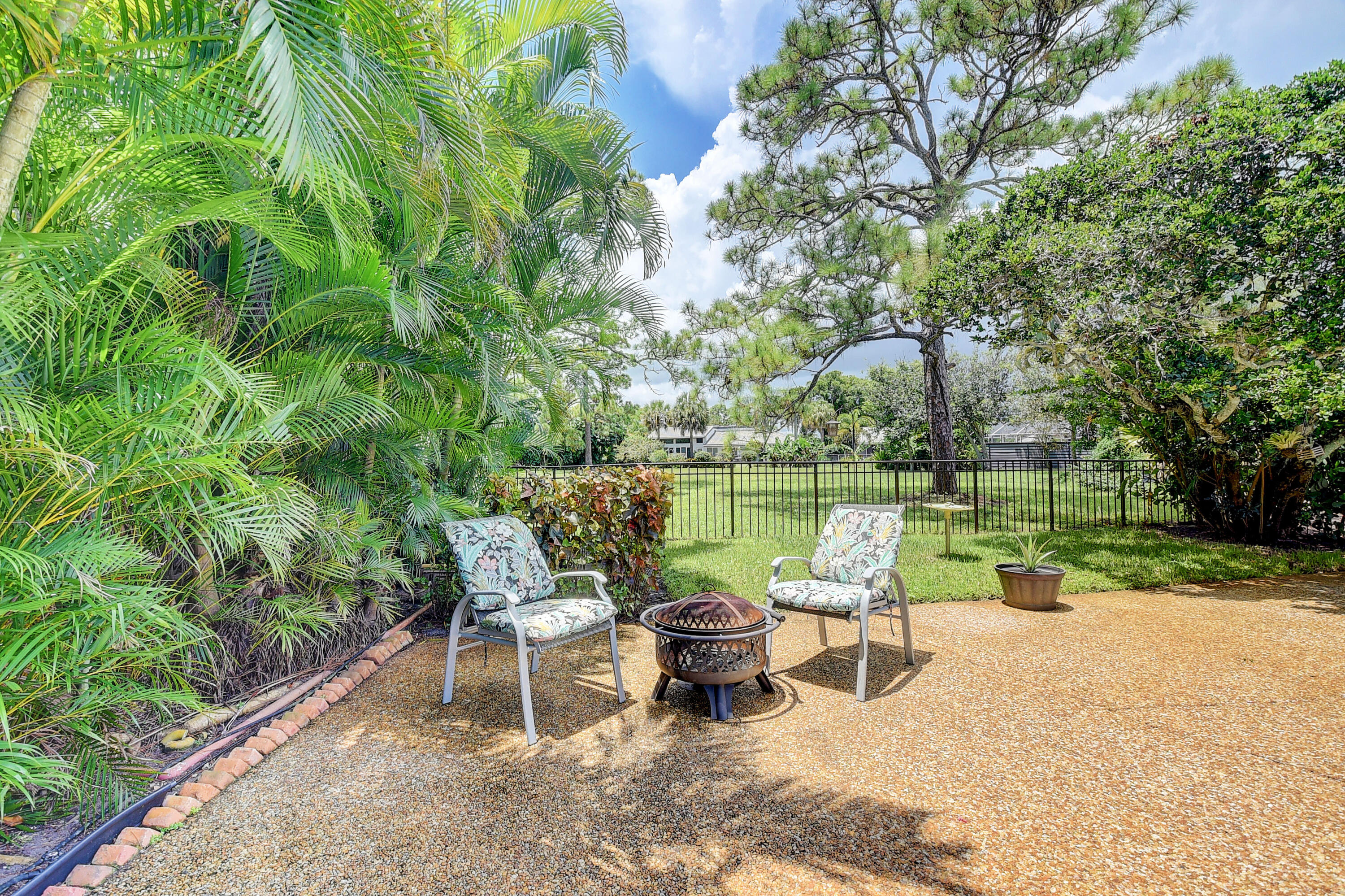 624 W Lakewoode Circle