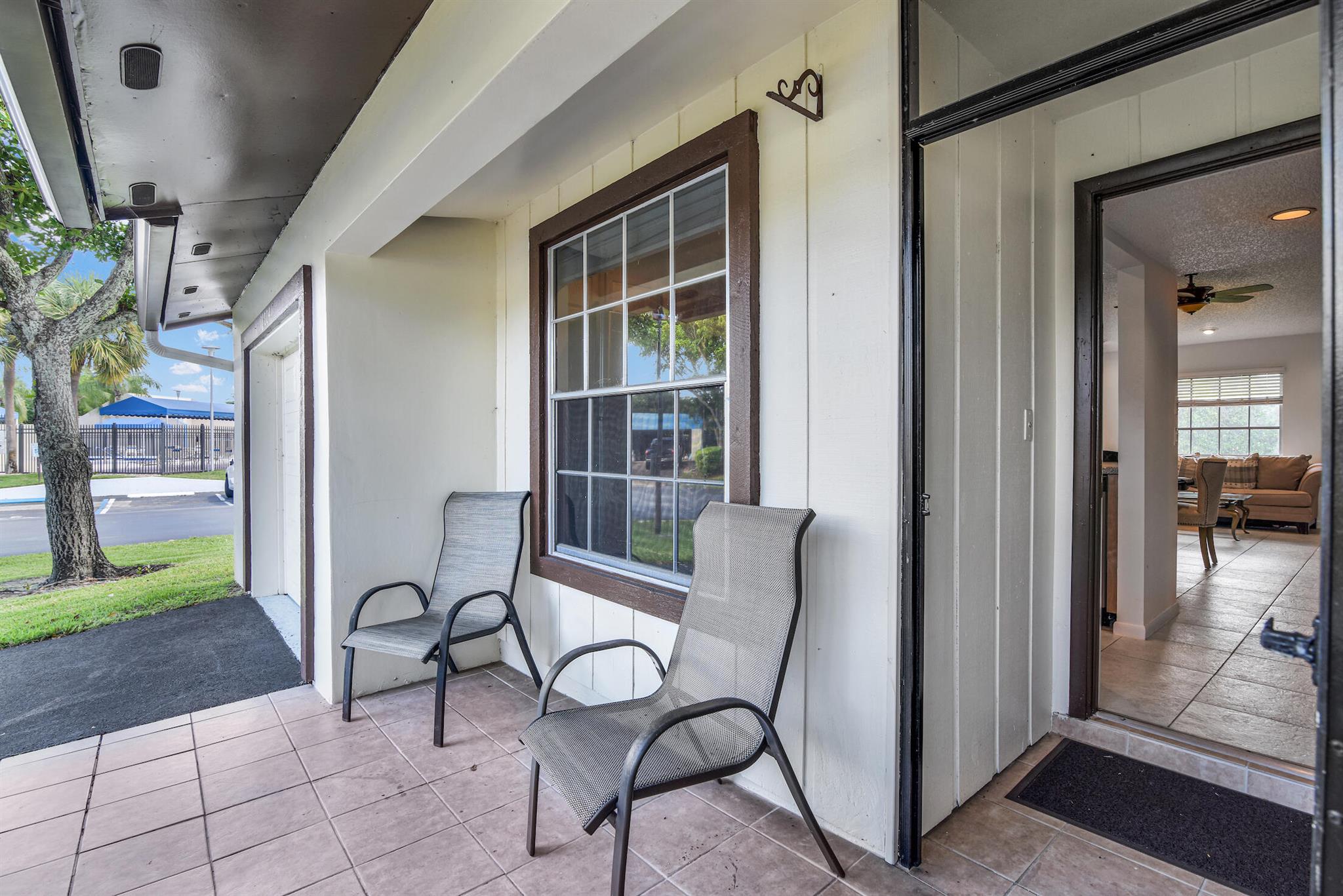 16004 Laurel Oak Circle