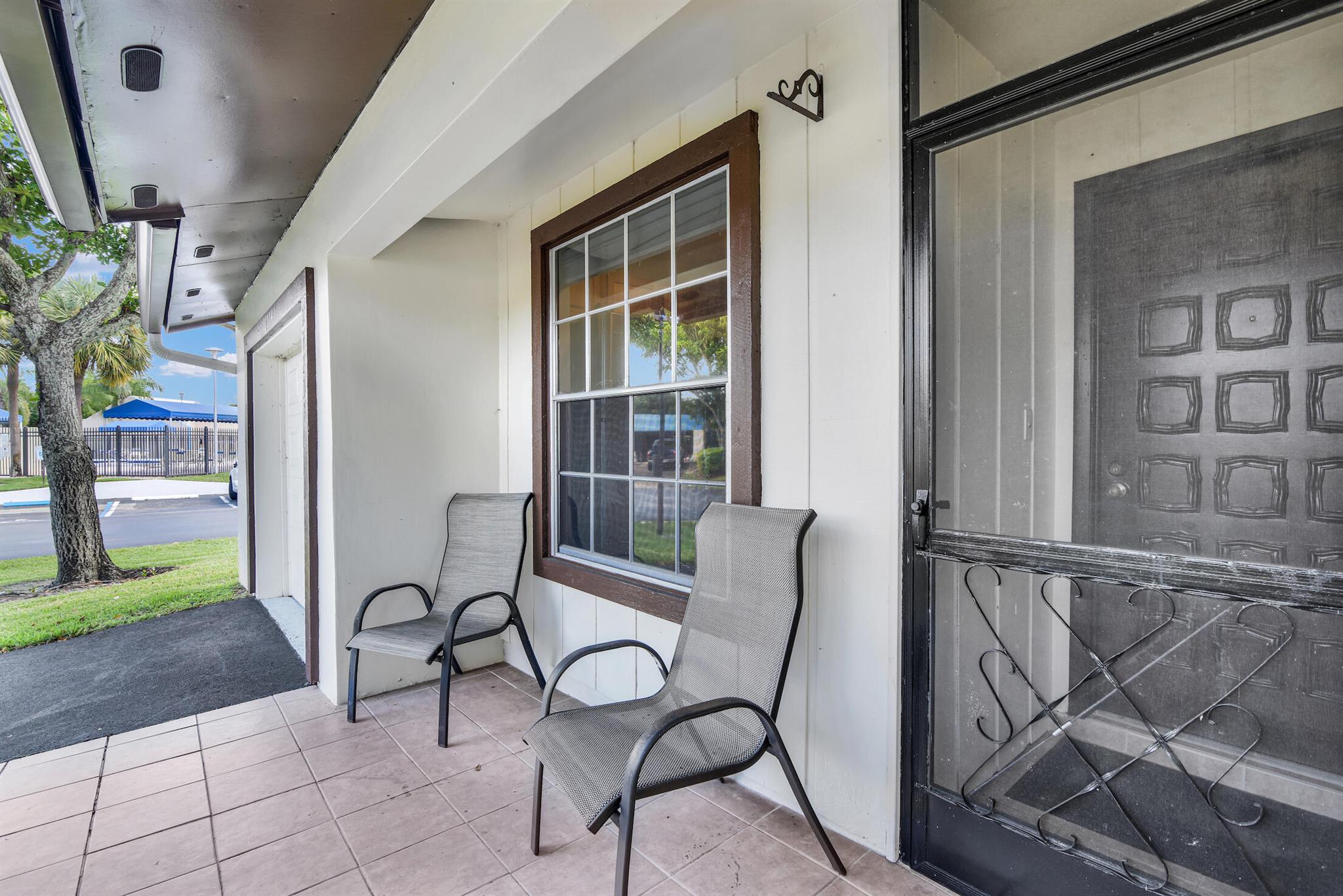 16004 Laurel Oak Circle